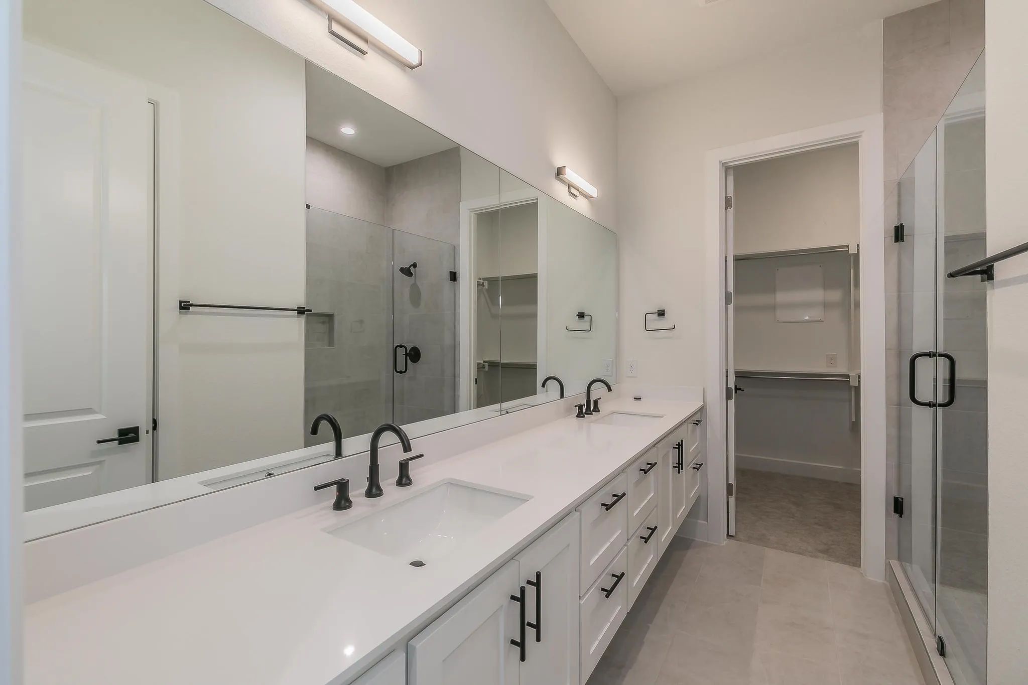 Townhouse For Rent in Tarrant County , 682 W Main Street, Arlington, Texas 76013, 3 Bedroom, 3 Bathroom, 2 Garage spaces, 1,746 Sqft, built in 2022, mls#21365495, Real Estate Agent in Arlington, Homes For Rent in Tarrant county, Homes For Rent in Arlington, Realtor in Arlington Texas, Real Estate Brokerage Independent Realty Texas, Luminita Cordes Realtor