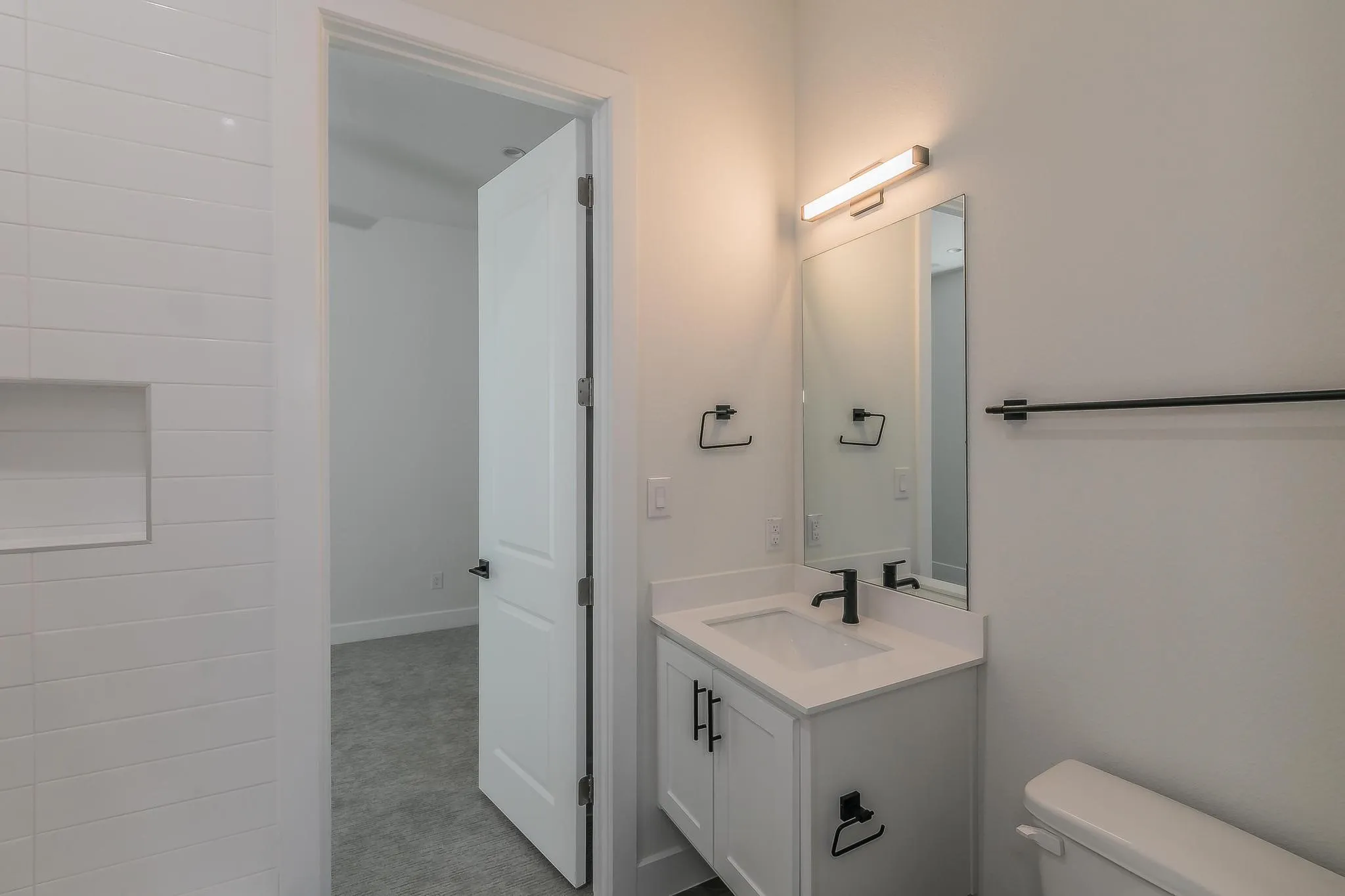 Townhouse For Rent in Tarrant County , 682 W Main Street, Arlington, Texas 76013, 3 Bedroom, 3 Bathroom, 2 Garage spaces, 1,746 Sqft, built in 2022, mls#21365495, Real Estate Agent in Arlington, Homes For Rent in Tarrant county, Homes For Rent in Arlington, Realtor in Arlington Texas, Real Estate Brokerage Independent Realty Texas, Luminita Cordes Realtor