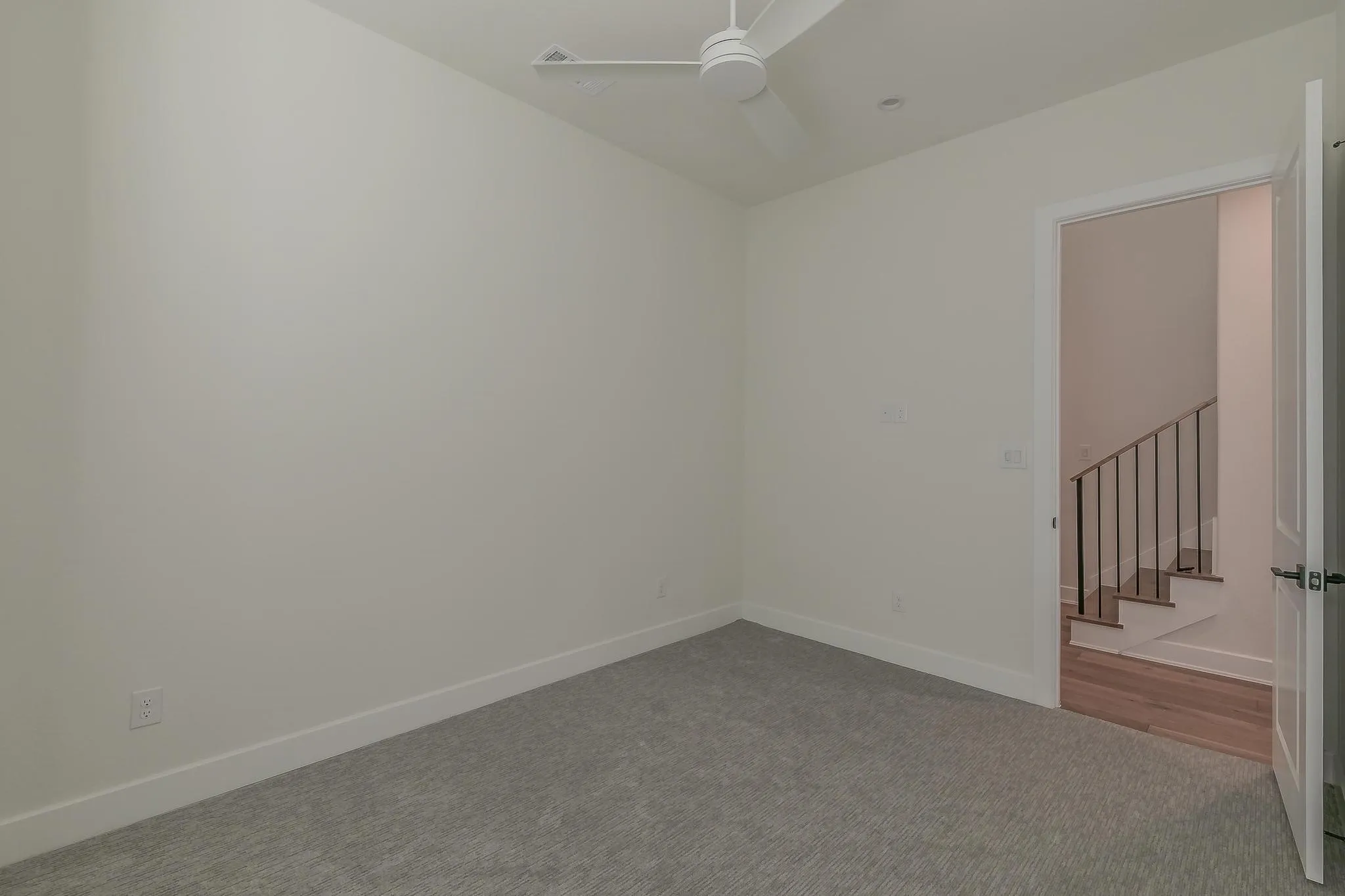 Townhouse For Rent in Tarrant County , 682 W Main Street, Arlington, Texas 76013, 3 Bedroom, 3 Bathroom, 2 Garage spaces, 1,746 Sqft, built in 2022, mls#21365495, Real Estate Agent in Arlington, Homes For Rent in Tarrant county, Homes For Rent in Arlington, Realtor in Arlington Texas, Real Estate Brokerage Independent Realty Texas, Luminita Cordes Realtor