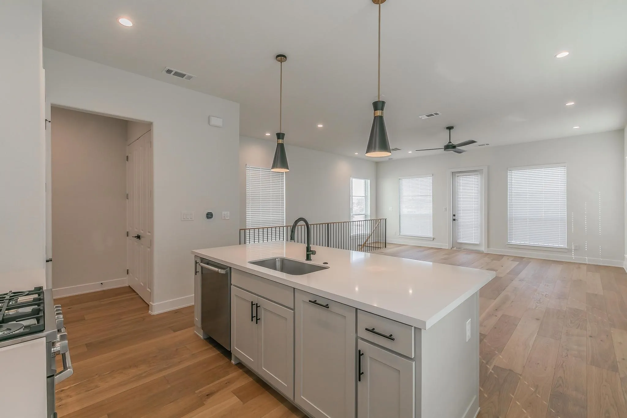 Townhouse For Rent in Tarrant County , 682 W Main Street, Arlington, Texas 76013, 3 Bedroom, 3 Bathroom, 2 Garage spaces, 1,746 Sqft, built in 2022, mls#21365495, Real Estate Agent in Arlington, Homes For Rent in Tarrant county, Homes For Rent in Arlington, Realtor in Arlington Texas, Real Estate Brokerage Independent Realty Texas, Luminita Cordes Realtor