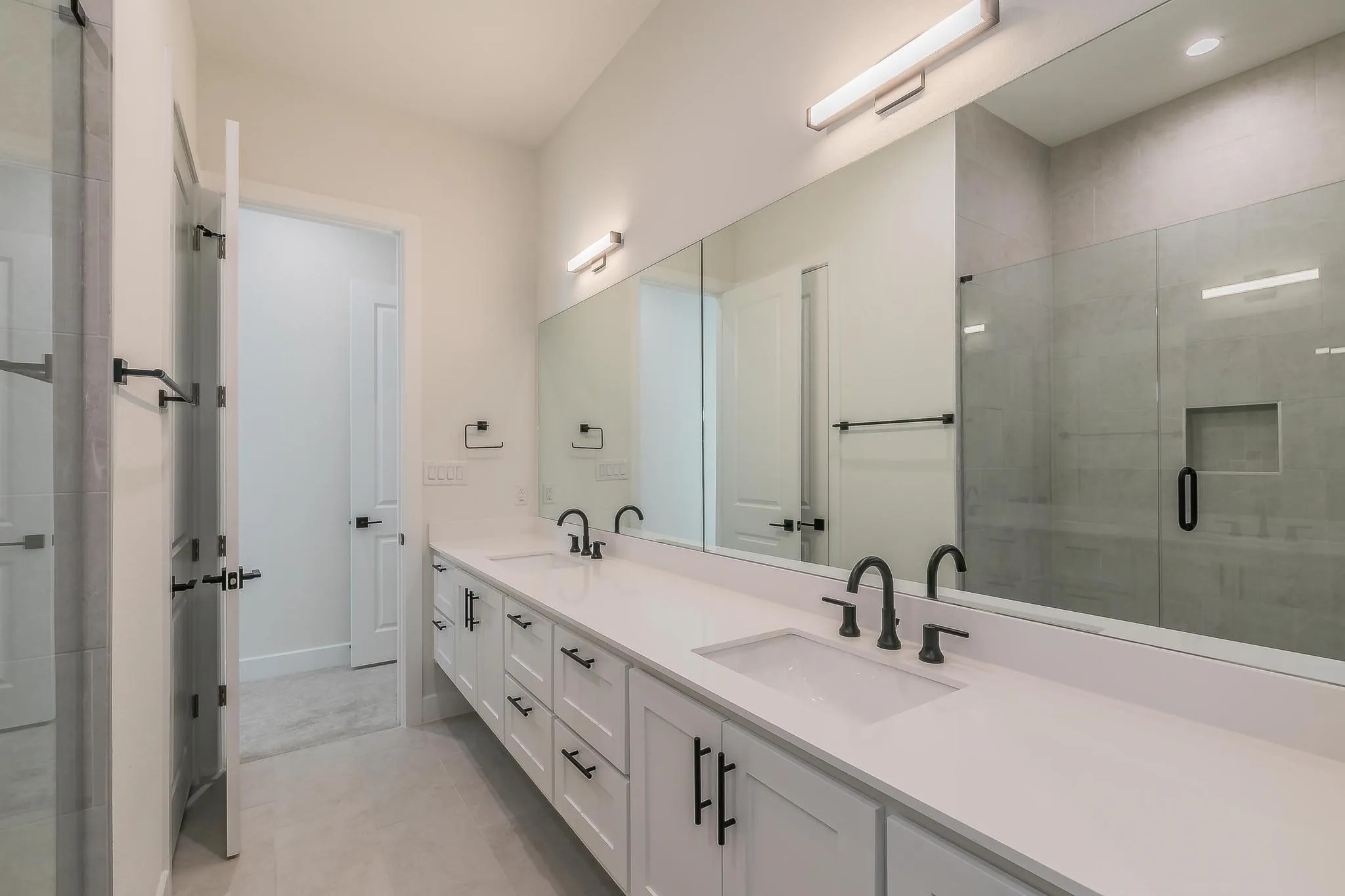 Townhouse For Rent in Tarrant County , 682 W Main Street, Arlington, Texas 76013, 3 Bedroom, 3 Bathroom, 2 Garage spaces, 1,746 Sqft, built in 2022, mls#21365495, Real Estate Agent in Arlington, Homes For Rent in Tarrant county, Homes For Rent in Arlington, Realtor in Arlington Texas, Real Estate Brokerage Independent Realty Texas, Luminita Cordes Realtor