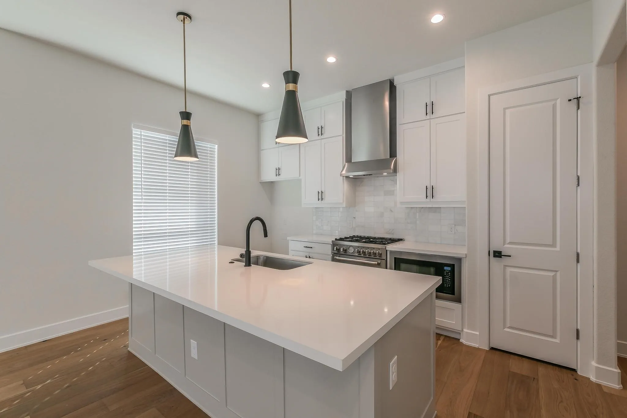 Townhouse For Rent in Tarrant County , 682 W Main Street, Arlington, Texas 76013, 3 Bedroom, 3 Bathroom, 2 Garage spaces, 1,746 Sqft, built in 2022, mls#21365495, Real Estate Agent in Arlington, Homes For Rent in Tarrant county, Homes For Rent in Arlington, Realtor in Arlington Texas, Real Estate Brokerage Independent Realty Texas, Luminita Cordes Realtor