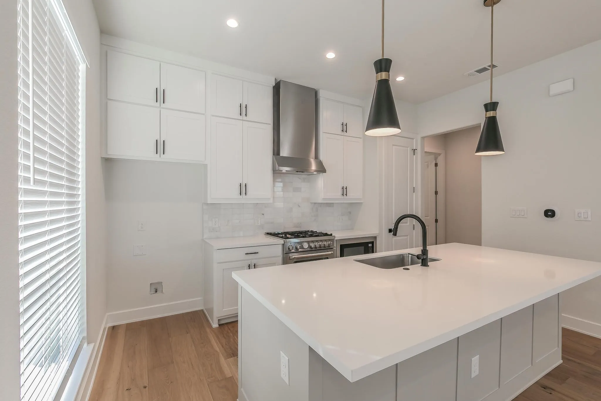 Townhouse For Rent in Tarrant County , 682 W Main Street, Arlington, Texas 76013, 3 Bedroom, 3 Bathroom, 2 Garage spaces, 1,746 Sqft, built in 2022, mls#21365495, Real Estate Agent in Arlington, Homes For Rent in Tarrant county, Homes For Rent in Arlington, Realtor in Arlington Texas, Real Estate Brokerage Independent Realty Texas, Luminita Cordes Realtor