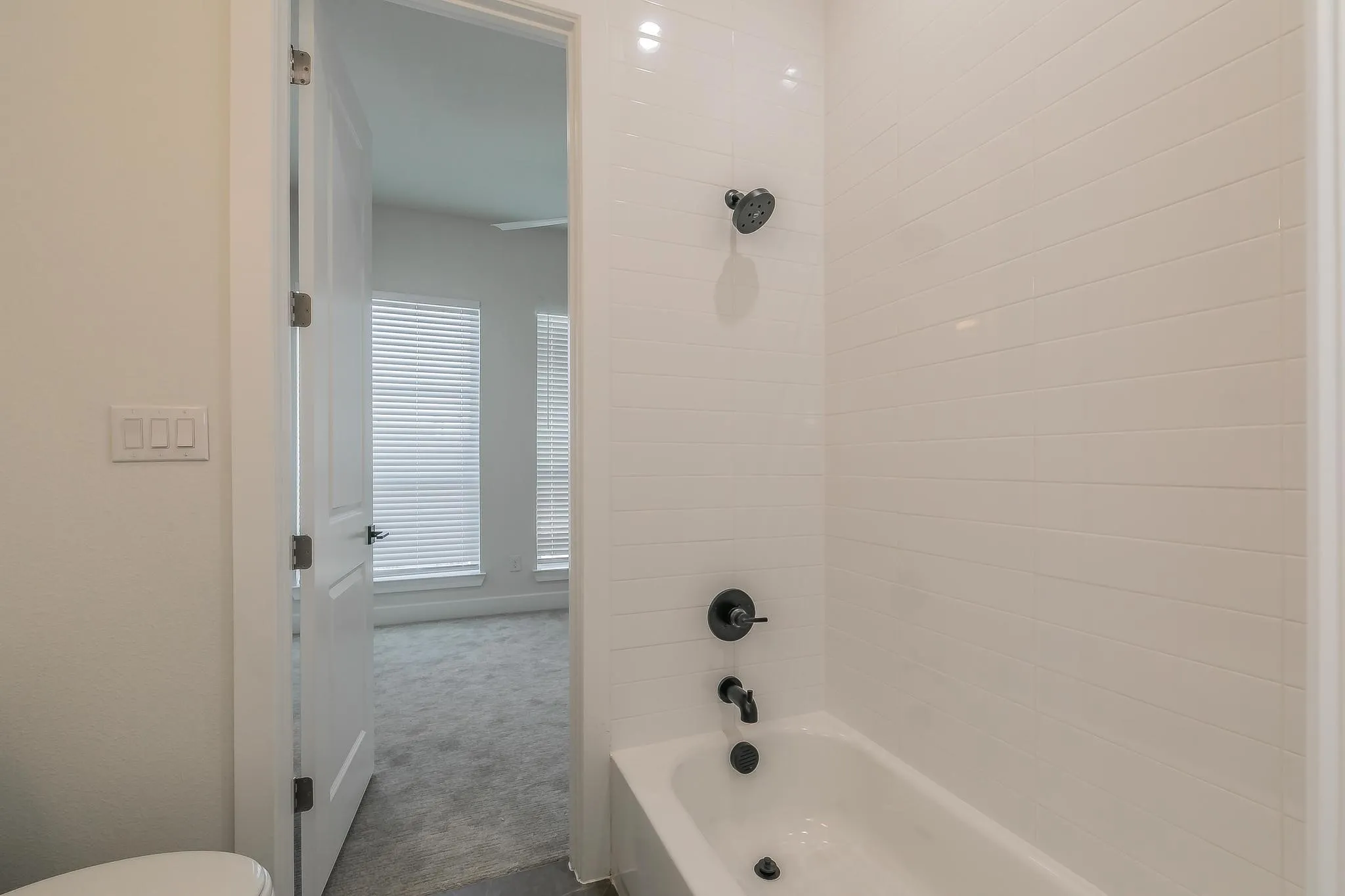 Townhouse For Rent in Tarrant County , 682 W Main Street, Arlington, Texas 76013, 3 Bedroom, 3 Bathroom, 2 Garage spaces, 1,746 Sqft, built in 2022, mls#21365495, Real Estate Agent in Arlington, Homes For Rent in Tarrant county, Homes For Rent in Arlington, Realtor in Arlington Texas, Real Estate Brokerage Independent Realty Texas, Luminita Cordes Realtor