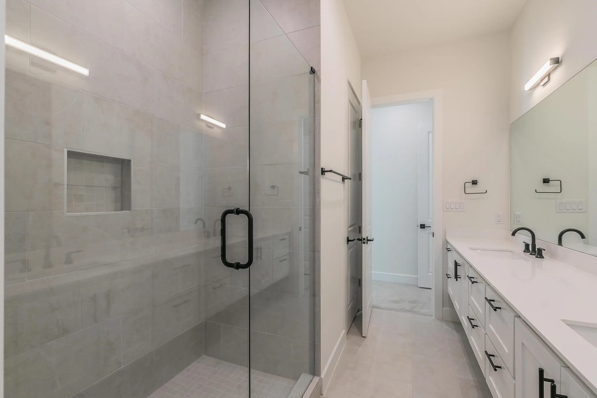 Townhouse For Rent in Tarrant County , 682 W Main Street, Arlington, Texas 76013, 3 Bedroom, 3 Bathroom, 2 Garage spaces, 1,746 Sqft, built in 2022, mls#21365495, Real Estate Agent in Arlington, Homes For Rent in Tarrant county, Homes For Rent in Arlington, Realtor in Arlington Texas, Real Estate Brokerage Independent Realty Texas, Luminita Cordes Realtor