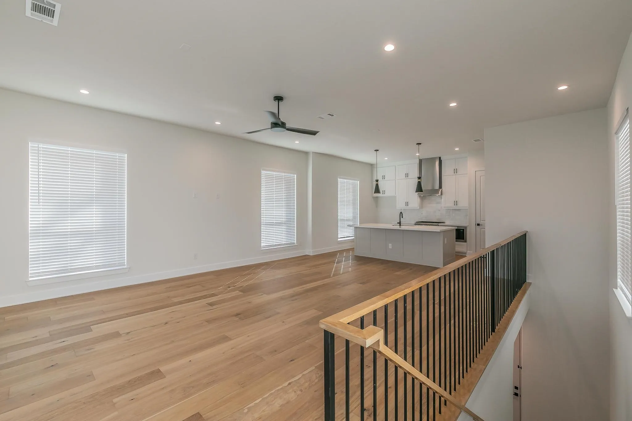Townhouse For Rent in Tarrant County , 682 W Main Street, Arlington, Texas 76013, 3 Bedroom, 3 Bathroom, 2 Garage spaces, 1,746 Sqft, built in 2022, mls#21365495, Real Estate Agent in Arlington, Homes For Rent in Tarrant county, Homes For Rent in Arlington, Realtor in Arlington Texas, Real Estate Brokerage Independent Realty Texas, Luminita Cordes Realtor