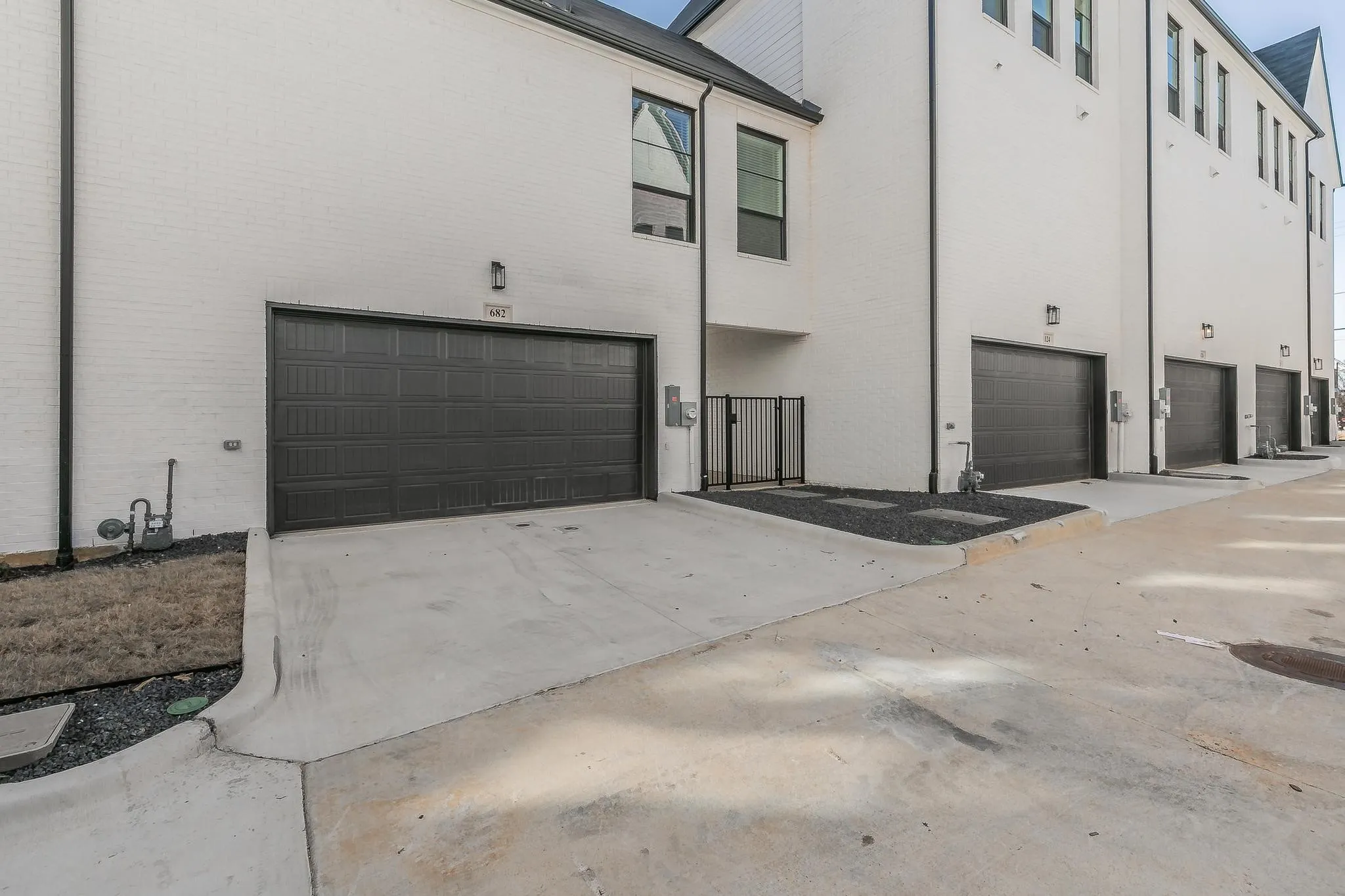 Townhouse For Rent in Tarrant County , 682 W Main Street, Arlington, Texas 76013, 3 Bedroom, 3 Bathroom, 2 Garage spaces, 1,746 Sqft, built in 2022, mls#21365495, Real Estate Agent in Arlington, Homes For Rent in Tarrant county, Homes For Rent in Arlington, Realtor in Arlington Texas, Real Estate Brokerage Independent Realty Texas, Luminita Cordes Realtor