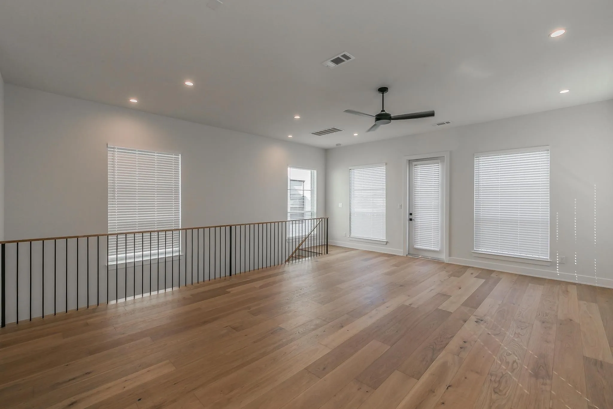 Townhouse For Rent in Tarrant County , 682 W Main Street, Arlington, Texas 76013, 3 Bedroom, 3 Bathroom, 2 Garage spaces, 1,746 Sqft, built in 2022, mls#21365495, Real Estate Agent in Arlington, Homes For Rent in Tarrant county, Homes For Rent in Arlington, Realtor in Arlington Texas, Real Estate Brokerage Independent Realty Texas, Luminita Cordes Realtor