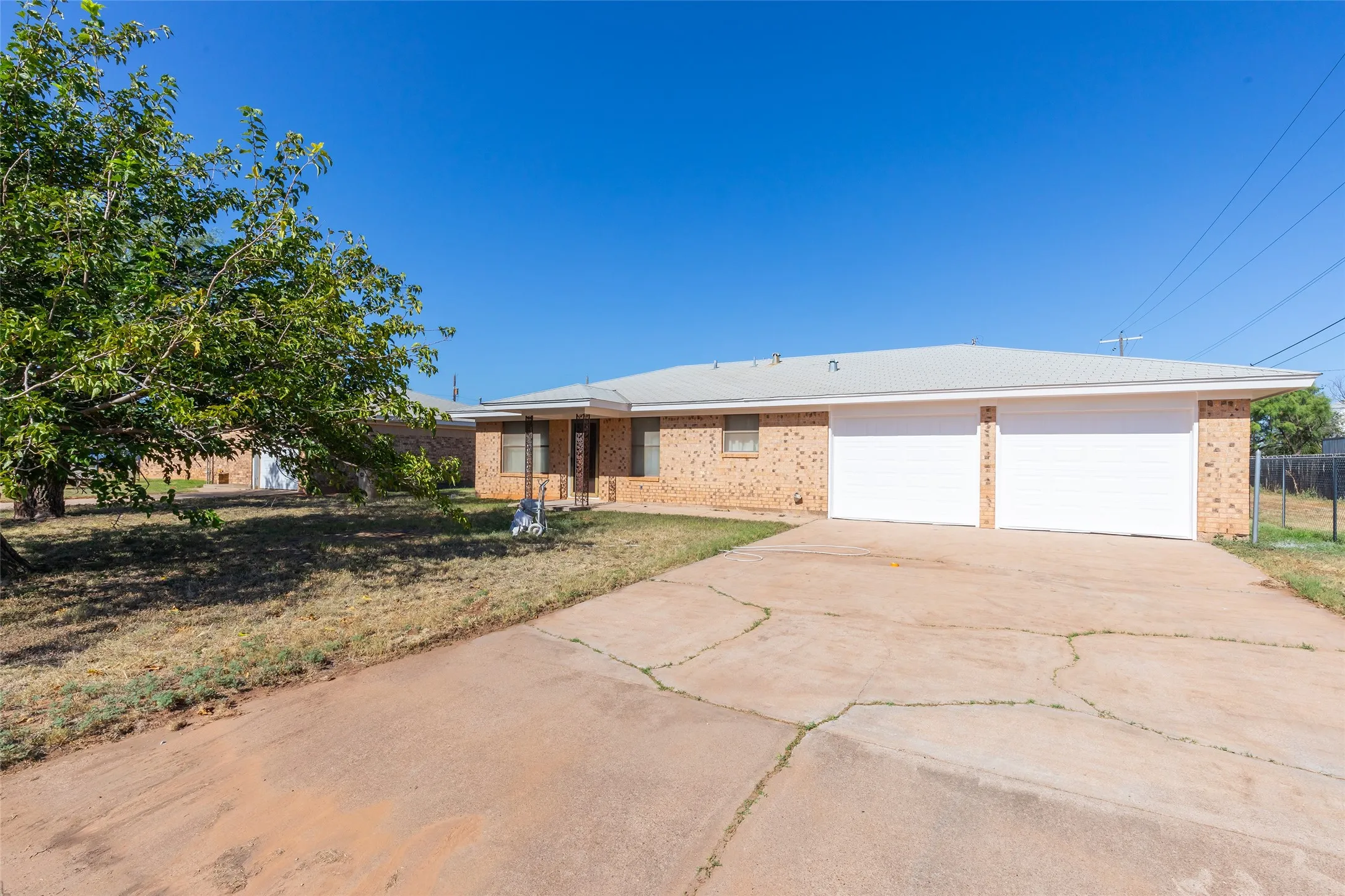 Single Family Residence For Sale in Taylor County , 110 Cherry, Merkel, Texas 79536, 2 Bedroom, 1 Bathroom, 2 Garage spaces, 957 Sqft, built in 1980, Price $155,000, mls#21363148, Real Estate Agent in Merkel, Homes For Sale in Taylor county, Homes For Sale in Merkel, Realtor in Merkel Texas, Real Estate Brokerage Independent Realty Texas, Luminita Cordes Realtor