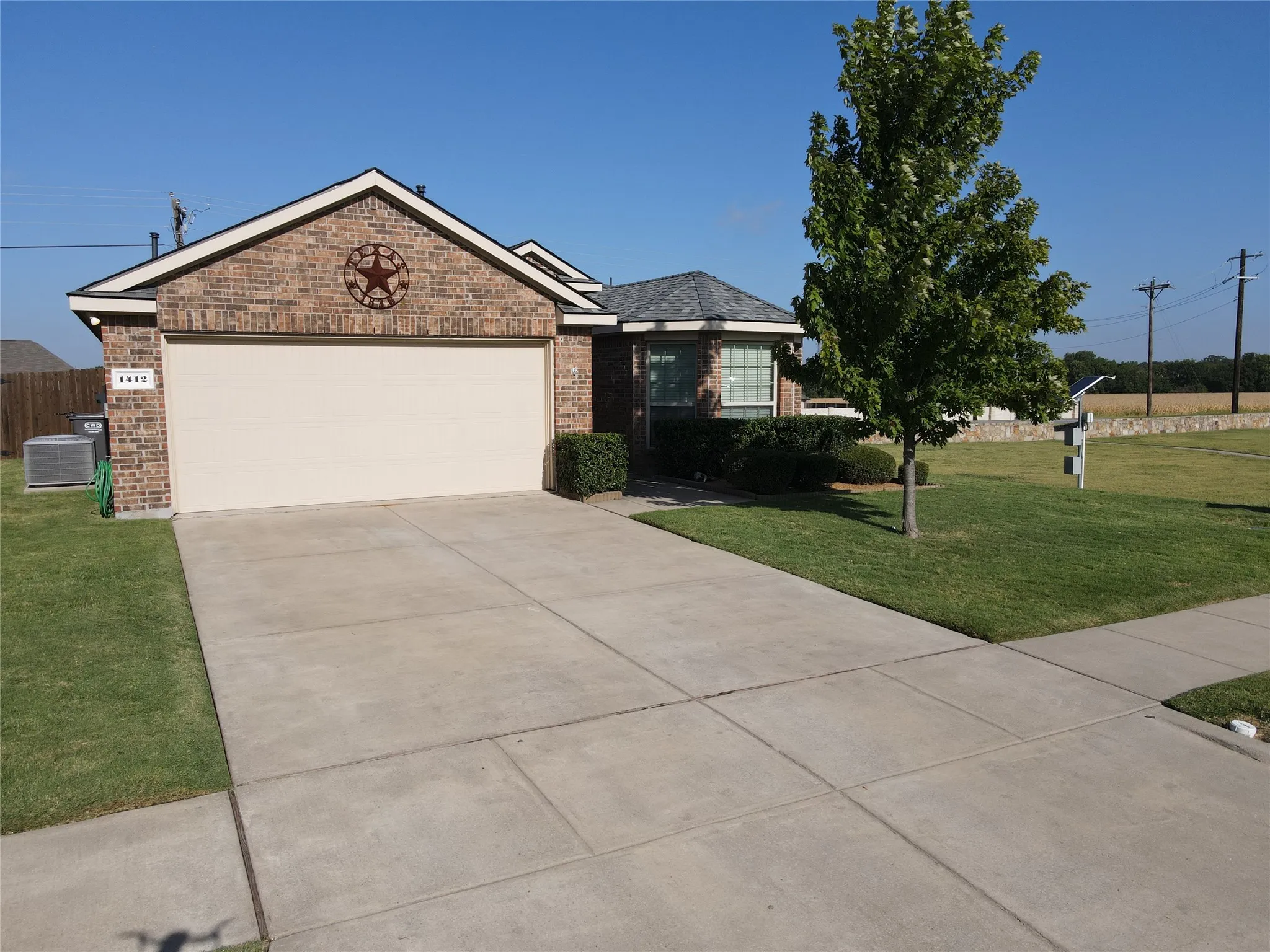 Single Family Residence For Sale in Grayson County , 1412 St Johns Drive, Van Alstyne, Texas 75495, 3 Bedroom, 2 Bathroom, 2 Garage spaces, 1,531 Sqft, built in 2015, mls#21365307, Real Estate Agent in Van Alstyne, Homes For Sale in Grayson county, Homes For Sale in Van Alstyne, Realtor in Van Alstyne Texas, Real Estate Brokerage Independent Realty Texas, Luminita Cordes Realtor