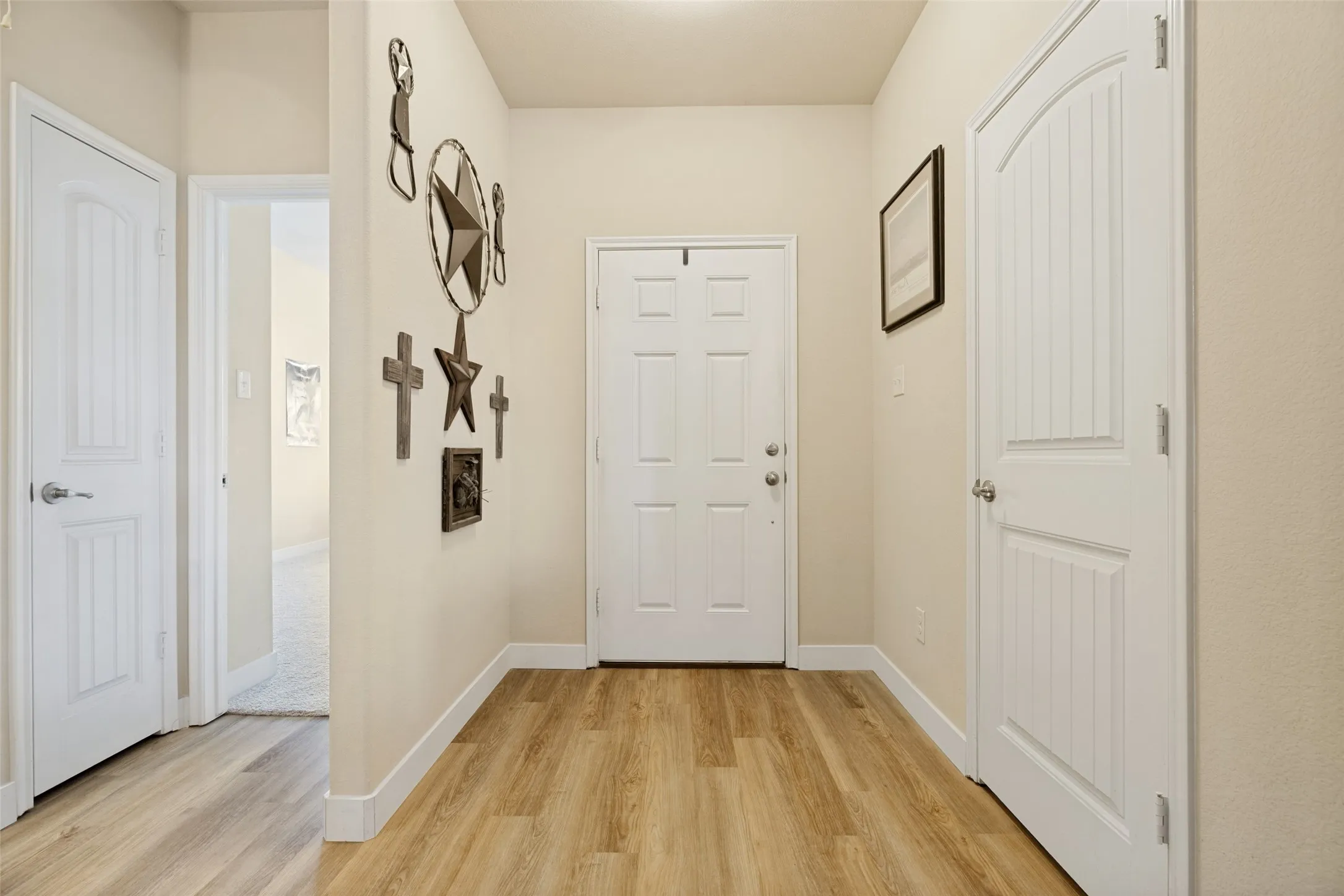 Single Family Residence For Sale in Grayson County , 1412 St Johns Drive, Van Alstyne, Texas 75495, 3 Bedroom, 2 Bathroom, 2 Garage spaces, 1,531 Sqft, built in 2015, mls#21365307, Real Estate Agent in Van Alstyne, Homes For Sale in Grayson county, Homes For Sale in Van Alstyne, Realtor in Van Alstyne Texas, Real Estate Brokerage Independent Realty Texas, Luminita Cordes Realtor