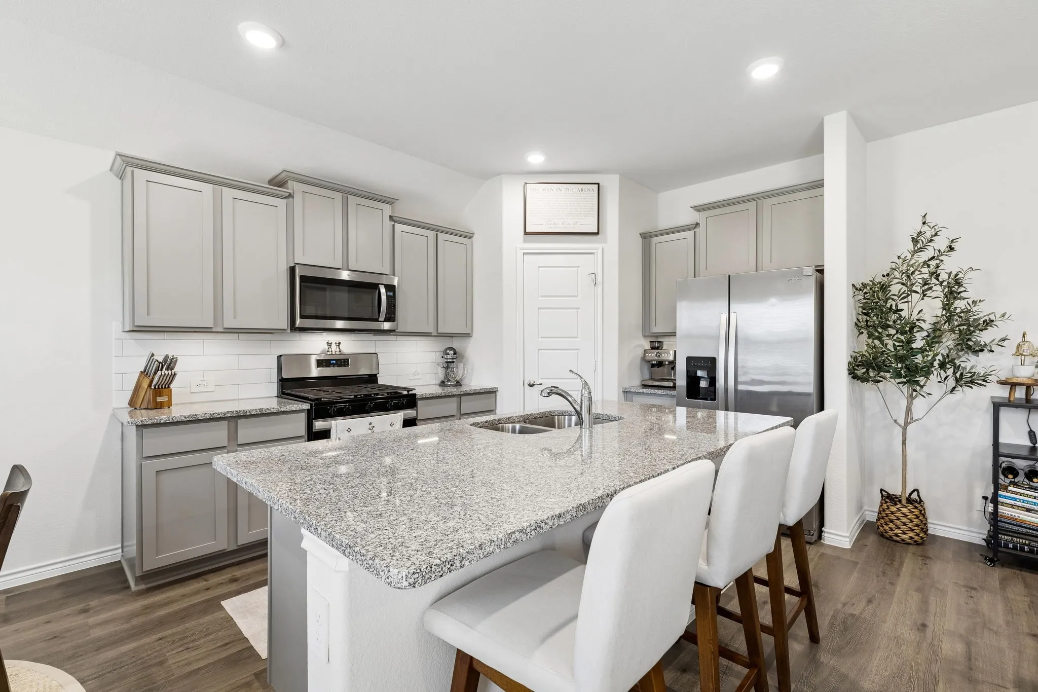 Single Family Residence For Sale in Denton County , 9900 Tinsley Street, Aubrey, Texas 76227, 3 Bedroom, 2 Bathroom, 2 Garage spaces, 1,283 Sqft, built in 2023, mls#21365319, Real Estate Agent in Aubrey, Homes For Sale in Denton county, Homes For Sale in Aubrey, Realtor in Aubrey Texas, Real Estate Brokerage Independent Realty Texas, Luminita Cordes Realtor