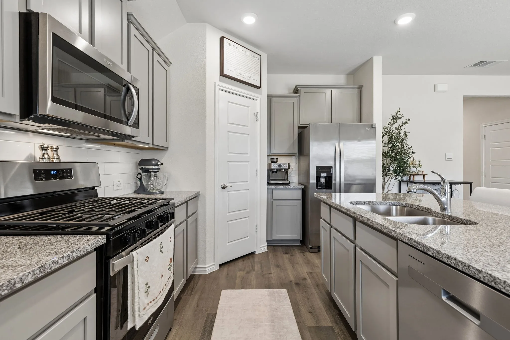 Single Family Residence For Sale in Denton County , 9900 Tinsley Street, Aubrey, Texas 76227, 3 Bedroom, 2 Bathroom, 2 Garage spaces, 1,283 Sqft, built in 2023, mls#21365319, Real Estate Agent in Aubrey, Homes For Sale in Denton county, Homes For Sale in Aubrey, Realtor in Aubrey Texas, Real Estate Brokerage Independent Realty Texas, Luminita Cordes Realtor