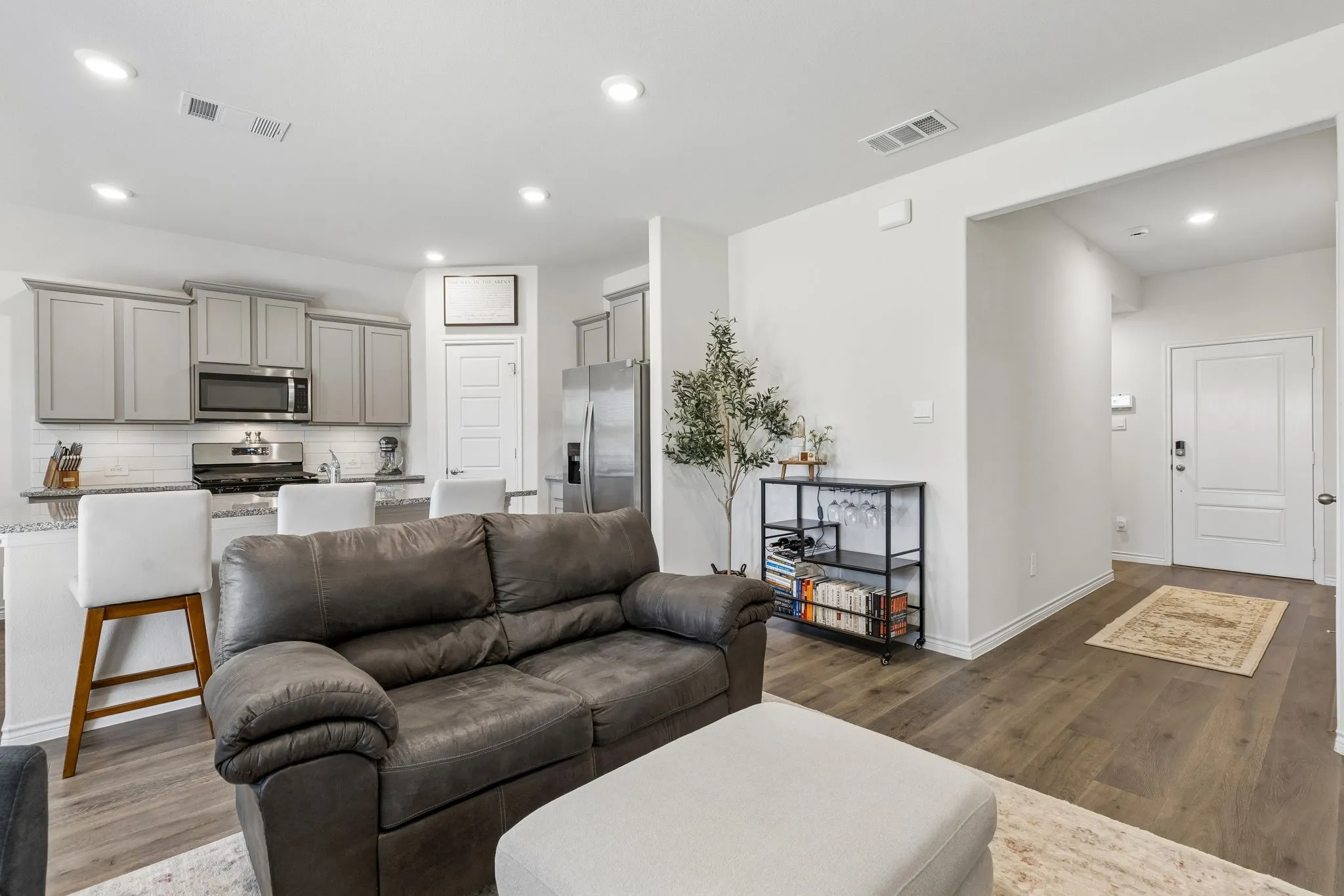 Single Family Residence For Sale in Denton County , 9900 Tinsley Street, Aubrey, Texas 76227, 3 Bedroom, 2 Bathroom, 2 Garage spaces, 1,283 Sqft, built in 2023, mls#21365319, Real Estate Agent in Aubrey, Homes For Sale in Denton county, Homes For Sale in Aubrey, Realtor in Aubrey Texas, Real Estate Brokerage Independent Realty Texas, Luminita Cordes Realtor