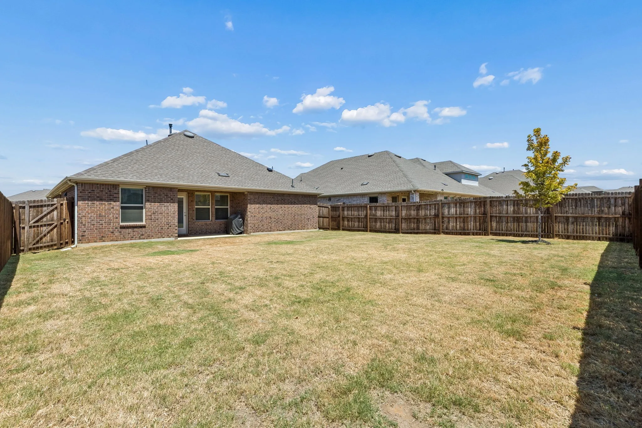 Single Family Residence For Sale in Denton County , 9900 Tinsley Street, Aubrey, Texas 76227, 3 Bedroom, 2 Bathroom, 2 Garage spaces, 1,283 Sqft, built in 2023, mls#21365319, Real Estate Agent in Aubrey, Homes For Sale in Denton county, Homes For Sale in Aubrey, Realtor in Aubrey Texas, Real Estate Brokerage Independent Realty Texas, Luminita Cordes Realtor