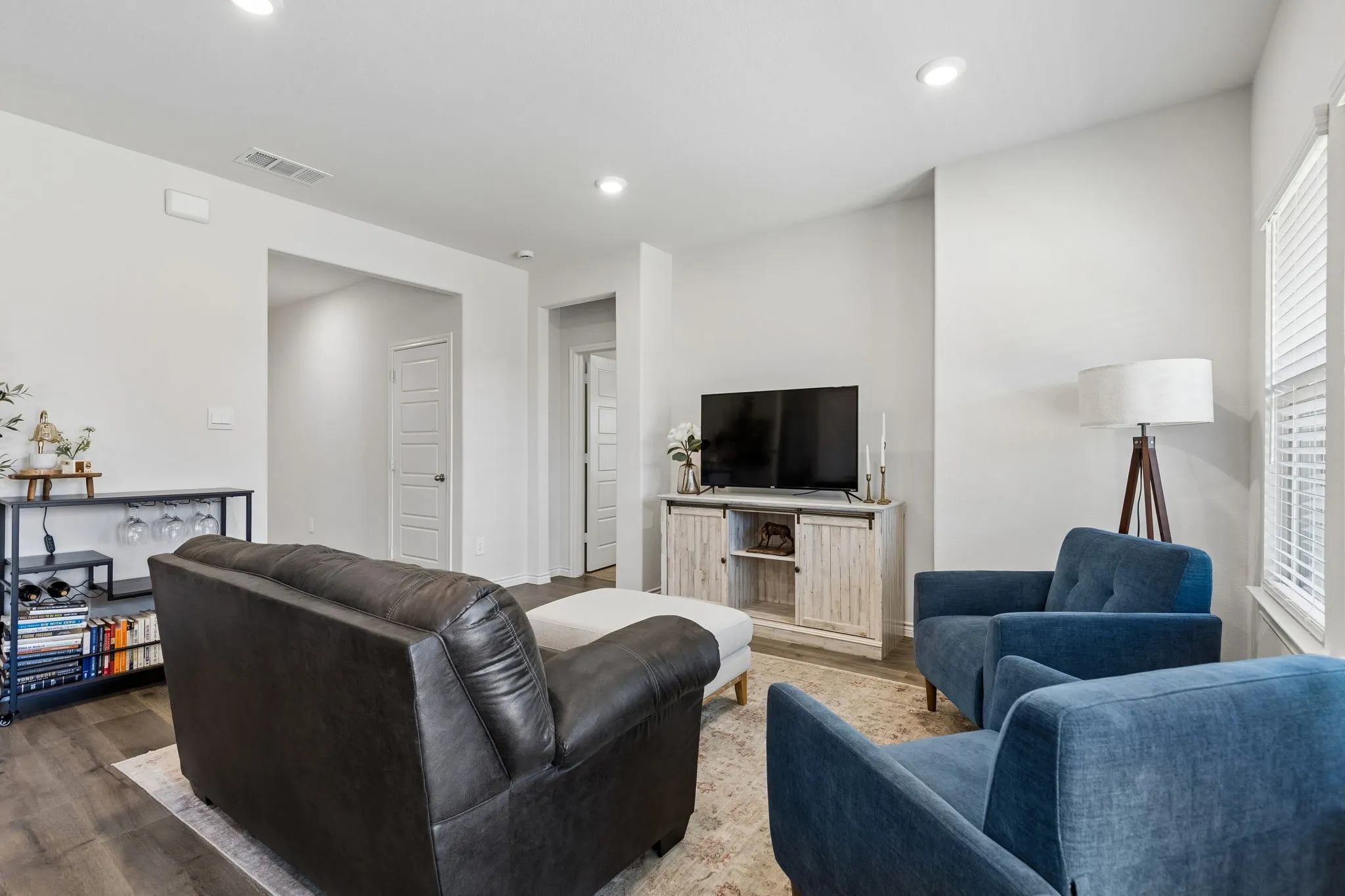 Single Family Residence For Sale in Denton County , 9900 Tinsley Street, Aubrey, Texas 76227, 3 Bedroom, 2 Bathroom, 2 Garage spaces, 1,283 Sqft, built in 2023, mls#21365319, Real Estate Agent in Aubrey, Homes For Sale in Denton county, Homes For Sale in Aubrey, Realtor in Aubrey Texas, Real Estate Brokerage Independent Realty Texas, Luminita Cordes Realtor