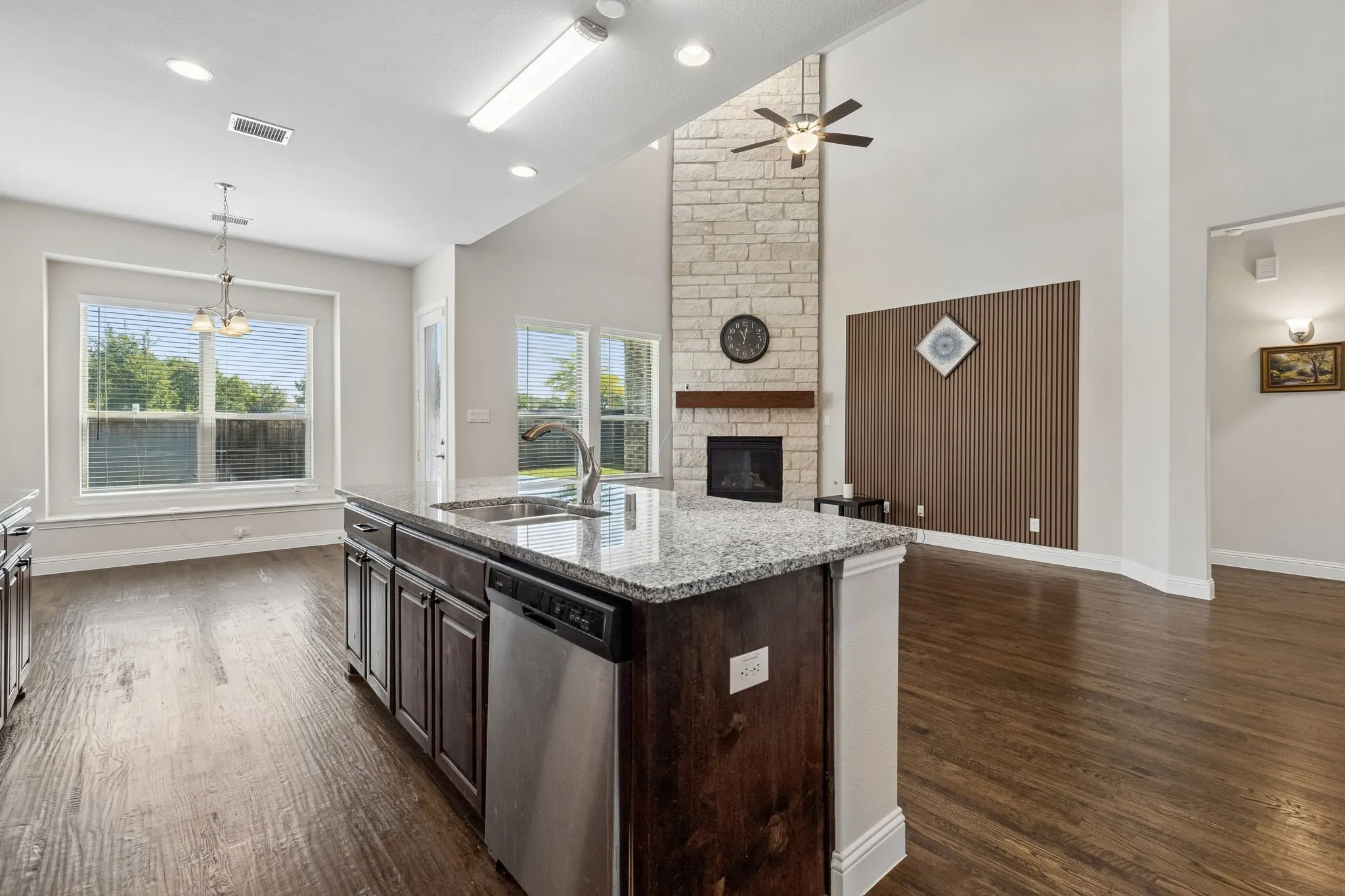 Single Family Residence For Rent in Collin County , 408 Worthing Way, Wylie, Texas 75098, 5 Bedroom, 4 Bathroom, 2 Garage spaces, 3,634 Sqft, built in 2021, mls#21364827, Real Estate Agent in Wylie, Homes For Rent in Collin county, Homes For Rent in Wylie, Realtor in Wylie Texas, Real Estate Brokerage Independent Realty Texas, Luminita Cordes Realtor