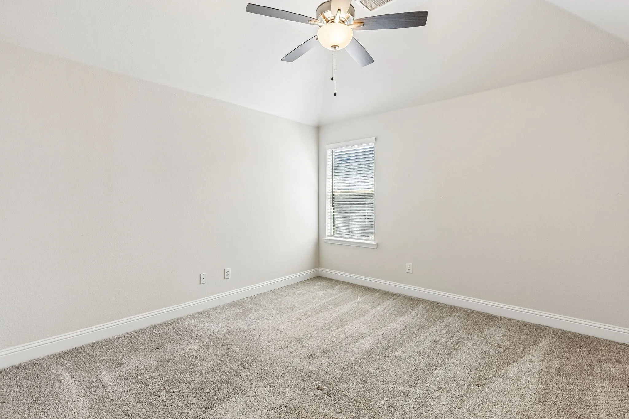 Single Family Residence For Rent in Collin County , 408 Worthing Way, Wylie, Texas 75098, 5 Bedroom, 4 Bathroom, 2 Garage spaces, 3,634 Sqft, built in 2021, mls#21364827, Real Estate Agent in Wylie, Homes For Rent in Collin county, Homes For Rent in Wylie, Realtor in Wylie Texas, Real Estate Brokerage Independent Realty Texas, Luminita Cordes Realtor