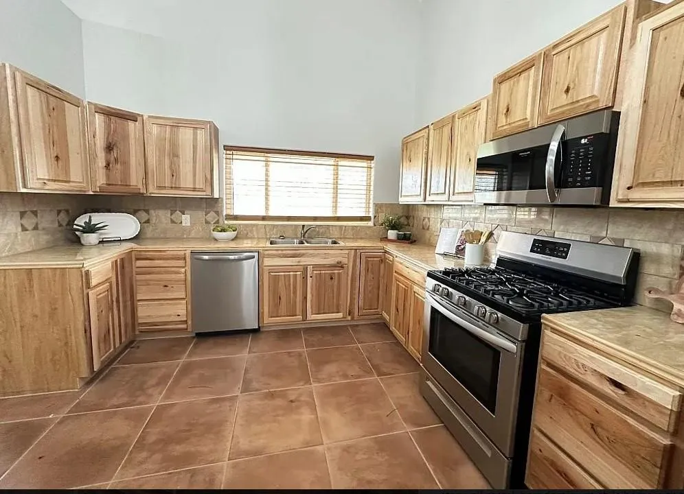 Single Family Residence For Rent in Grayson County , 2191 BETHANY Road, Sherman, Texas 75090, 3 Bedroom, 2 Bathroom, Garage spaces, 2,398 Sqft, built in 2021, mls#21365595, Real Estate Agent in Sherman, Homes For Rent in Grayson county, Homes For Rent in Sherman, Realtor in Sherman Texas, Real Estate Brokerage Independent Realty Texas, Luminita Cordes Realtor