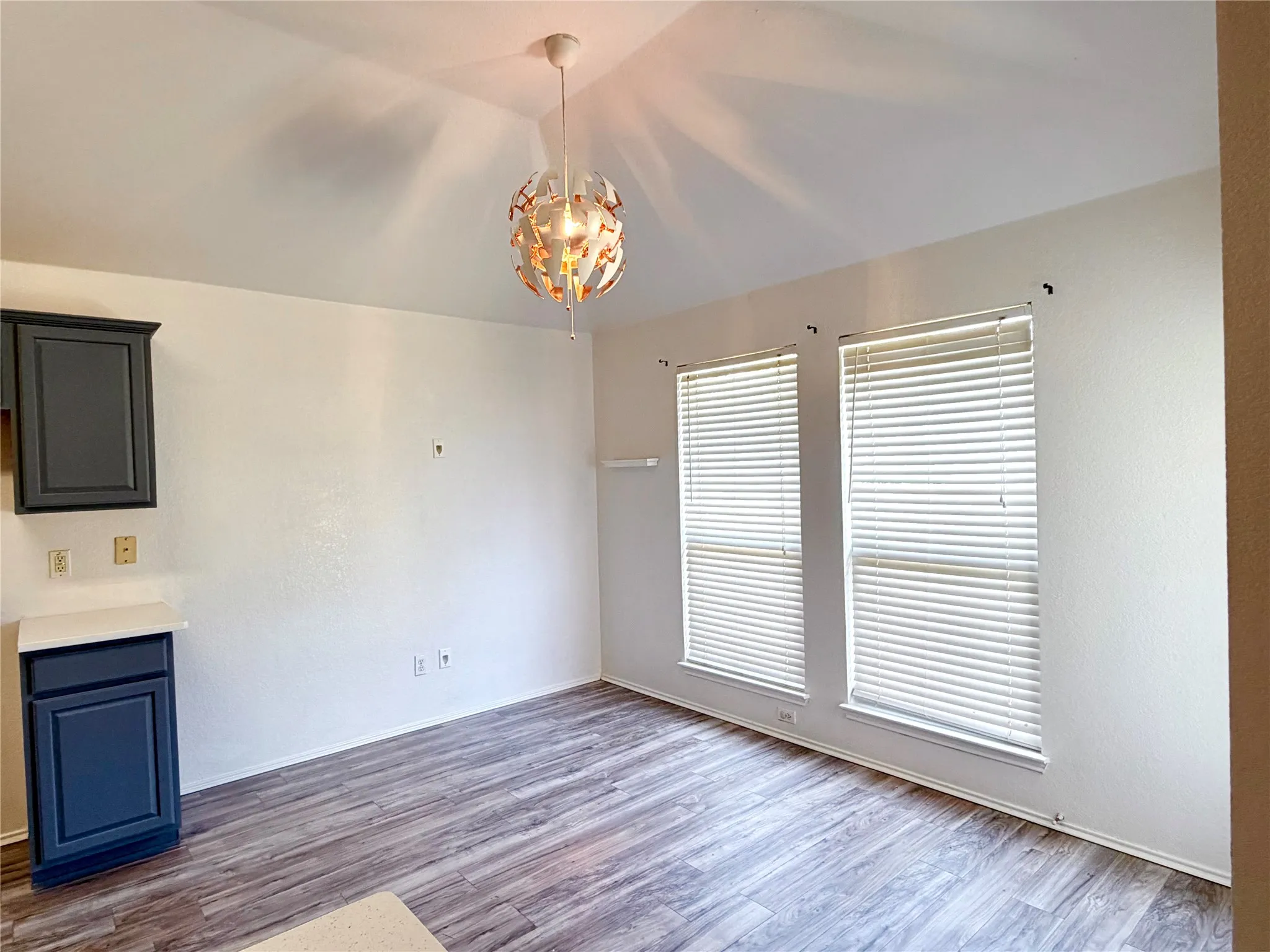 Single Family Residence For Rent in Tarrant County , 619 Douglas Drive, Mansfield, Texas 76063, 3 Bedroom, 2 Bathroom, 2 Garage spaces, 1,801 Sqft, built in 2001, mls#21365594, Real Estate Agent in Mansfield, Homes For Rent in Tarrant county, Homes For Rent in Mansfield, Realtor in Mansfield Texas, Real Estate Brokerage Independent Realty Texas, Luminita Cordes Realtor