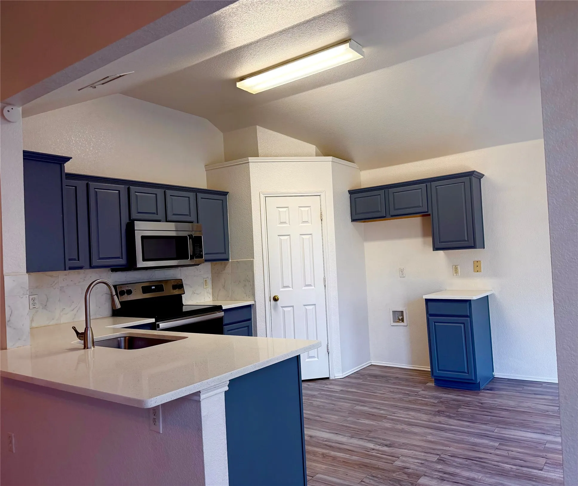 Single Family Residence For Rent in Tarrant County , 619 Douglas Drive, Mansfield, Texas 76063, 3 Bedroom, 2 Bathroom, 2 Garage spaces, 1,801 Sqft, built in 2001, mls#21365594, Real Estate Agent in Mansfield, Homes For Rent in Tarrant county, Homes For Rent in Mansfield, Realtor in Mansfield Texas, Real Estate Brokerage Independent Realty Texas, Luminita Cordes Realtor