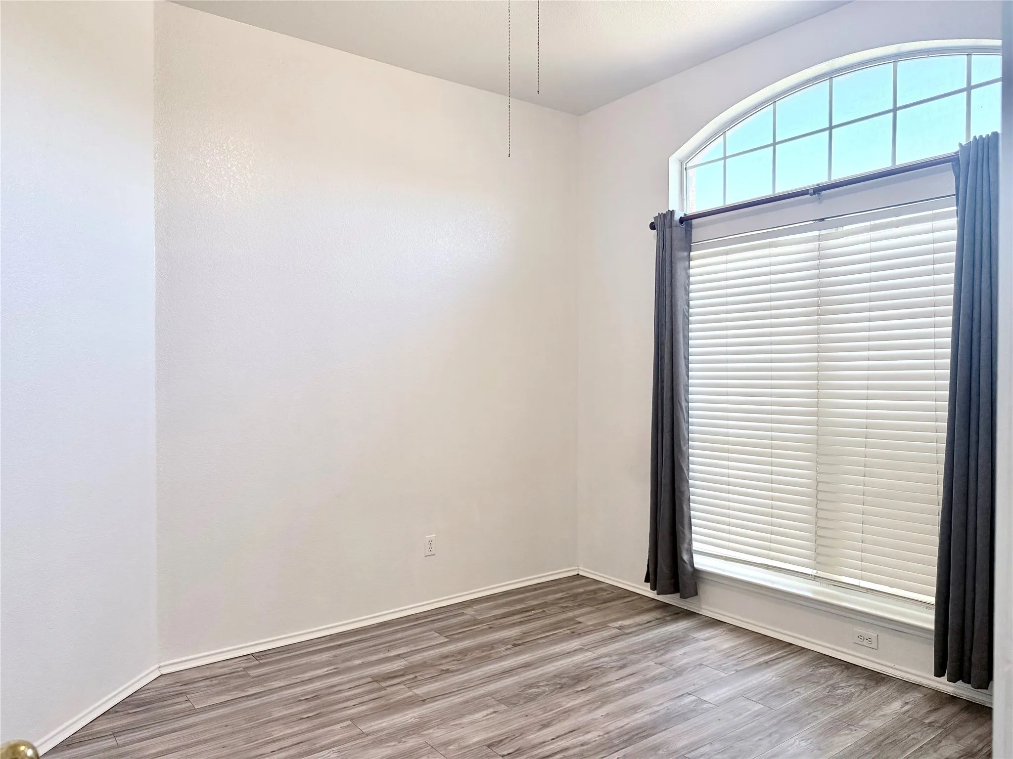 Single Family Residence For Rent in Tarrant County , 619 Douglas Drive, Mansfield, Texas 76063, 3 Bedroom, 2 Bathroom, 2 Garage spaces, 1,801 Sqft, built in 2001, mls#21365594, Real Estate Agent in Mansfield, Homes For Rent in Tarrant county, Homes For Rent in Mansfield, Realtor in Mansfield Texas, Real Estate Brokerage Independent Realty Texas, Luminita Cordes Realtor