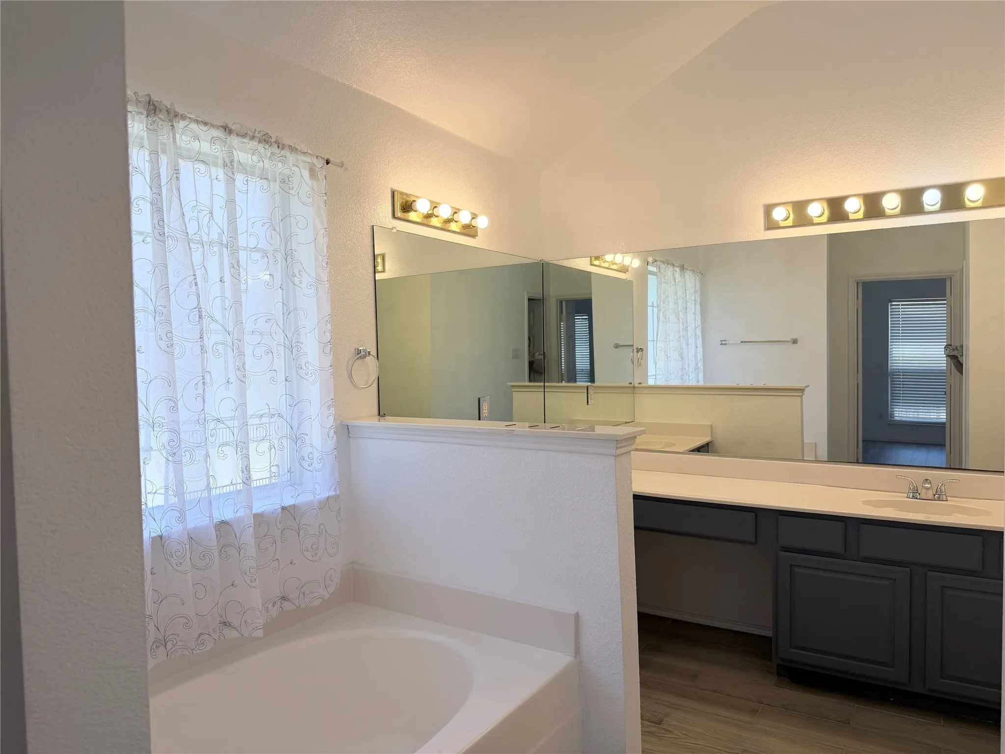 Single Family Residence For Rent in Tarrant County , 619 Douglas Drive, Mansfield, Texas 76063, 3 Bedroom, 2 Bathroom, 2 Garage spaces, 1,801 Sqft, built in 2001, mls#21365594, Real Estate Agent in Mansfield, Homes For Rent in Tarrant county, Homes For Rent in Mansfield, Realtor in Mansfield Texas, Real Estate Brokerage Independent Realty Texas, Luminita Cordes Realtor