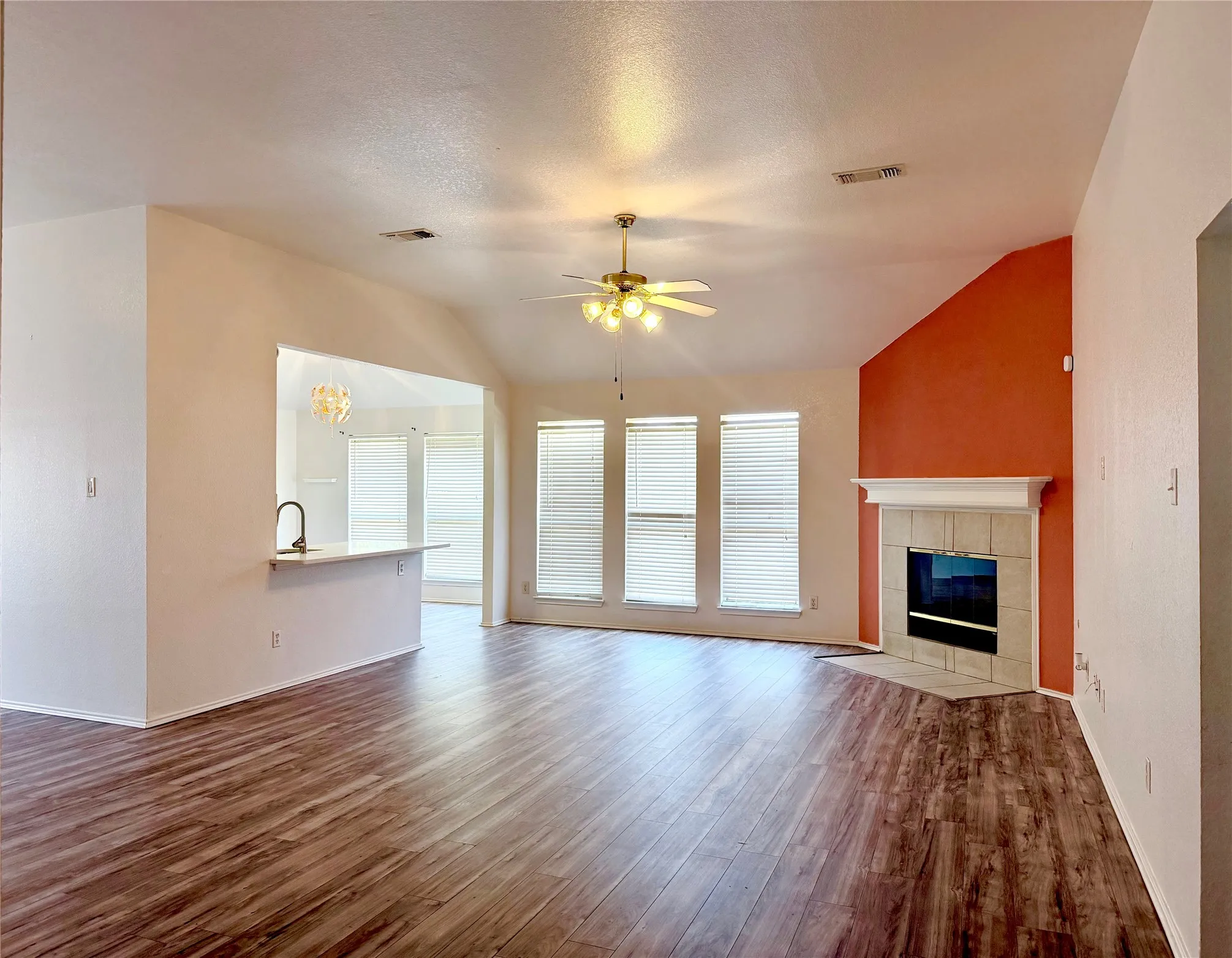 Single Family Residence For Rent in Tarrant County , 619 Douglas Drive, Mansfield, Texas 76063, 3 Bedroom, 2 Bathroom, 2 Garage spaces, 1,801 Sqft, built in 2001, mls#21365594, Real Estate Agent in Mansfield, Homes For Rent in Tarrant county, Homes For Rent in Mansfield, Realtor in Mansfield Texas, Real Estate Brokerage Independent Realty Texas, Luminita Cordes Realtor