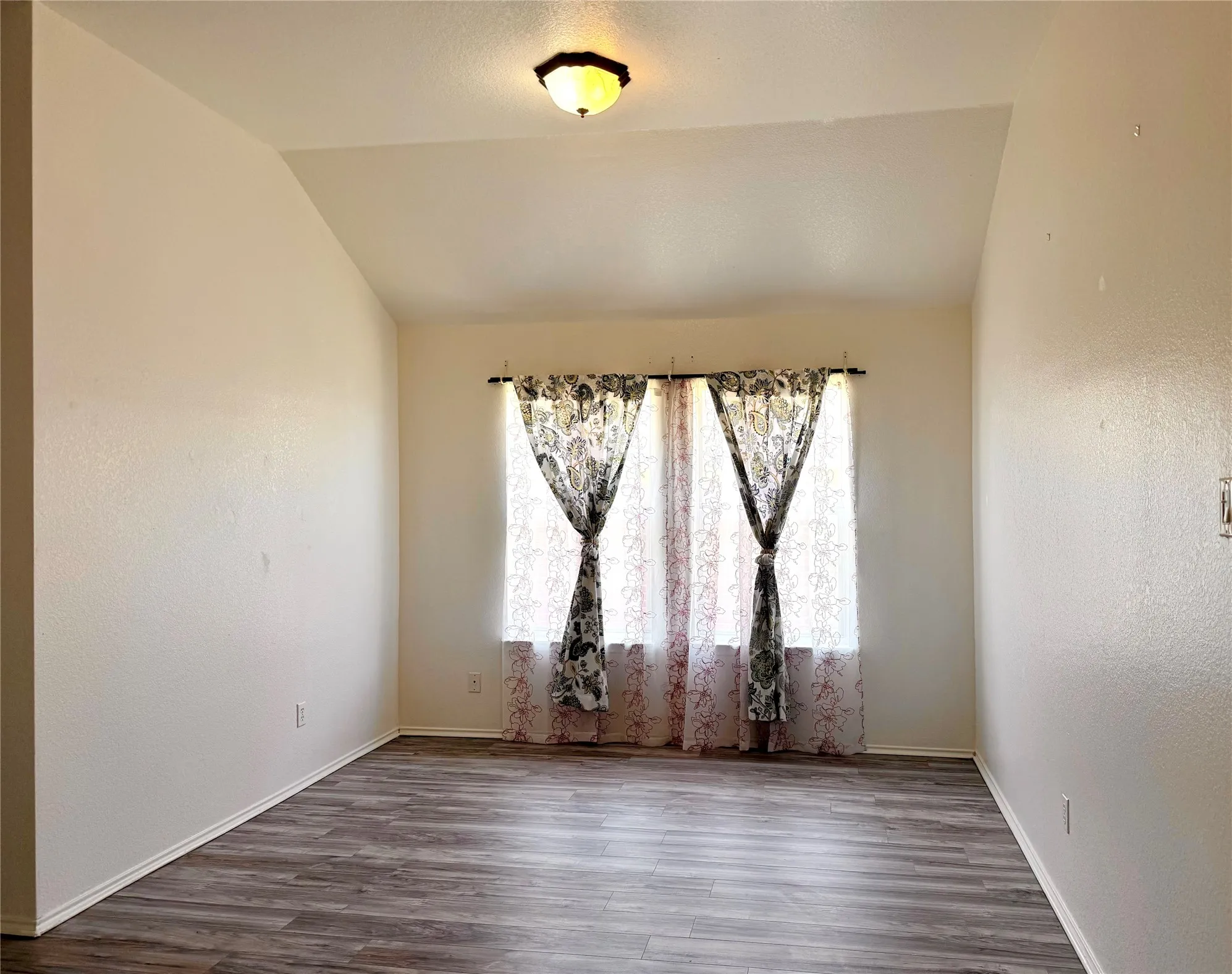 Single Family Residence For Rent in Tarrant County , 619 Douglas Drive, Mansfield, Texas 76063, 3 Bedroom, 2 Bathroom, 2 Garage spaces, 1,801 Sqft, built in 2001, mls#21365594, Real Estate Agent in Mansfield, Homes For Rent in Tarrant county, Homes For Rent in Mansfield, Realtor in Mansfield Texas, Real Estate Brokerage Independent Realty Texas, Luminita Cordes Realtor