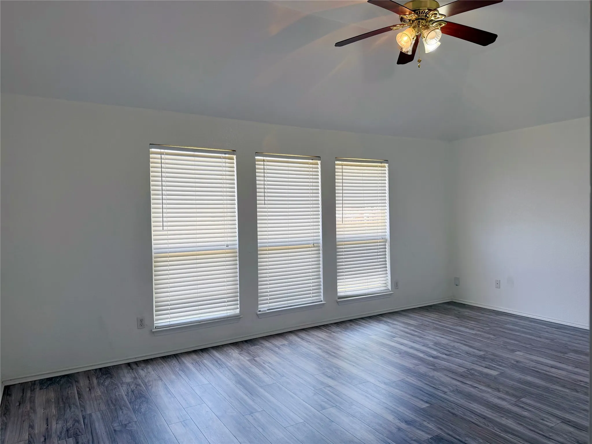 Single Family Residence For Rent in Tarrant County , 619 Douglas Drive, Mansfield, Texas 76063, 3 Bedroom, 2 Bathroom, 2 Garage spaces, 1,801 Sqft, built in 2001, mls#21365594, Real Estate Agent in Mansfield, Homes For Rent in Tarrant county, Homes For Rent in Mansfield, Realtor in Mansfield Texas, Real Estate Brokerage Independent Realty Texas, Luminita Cordes Realtor