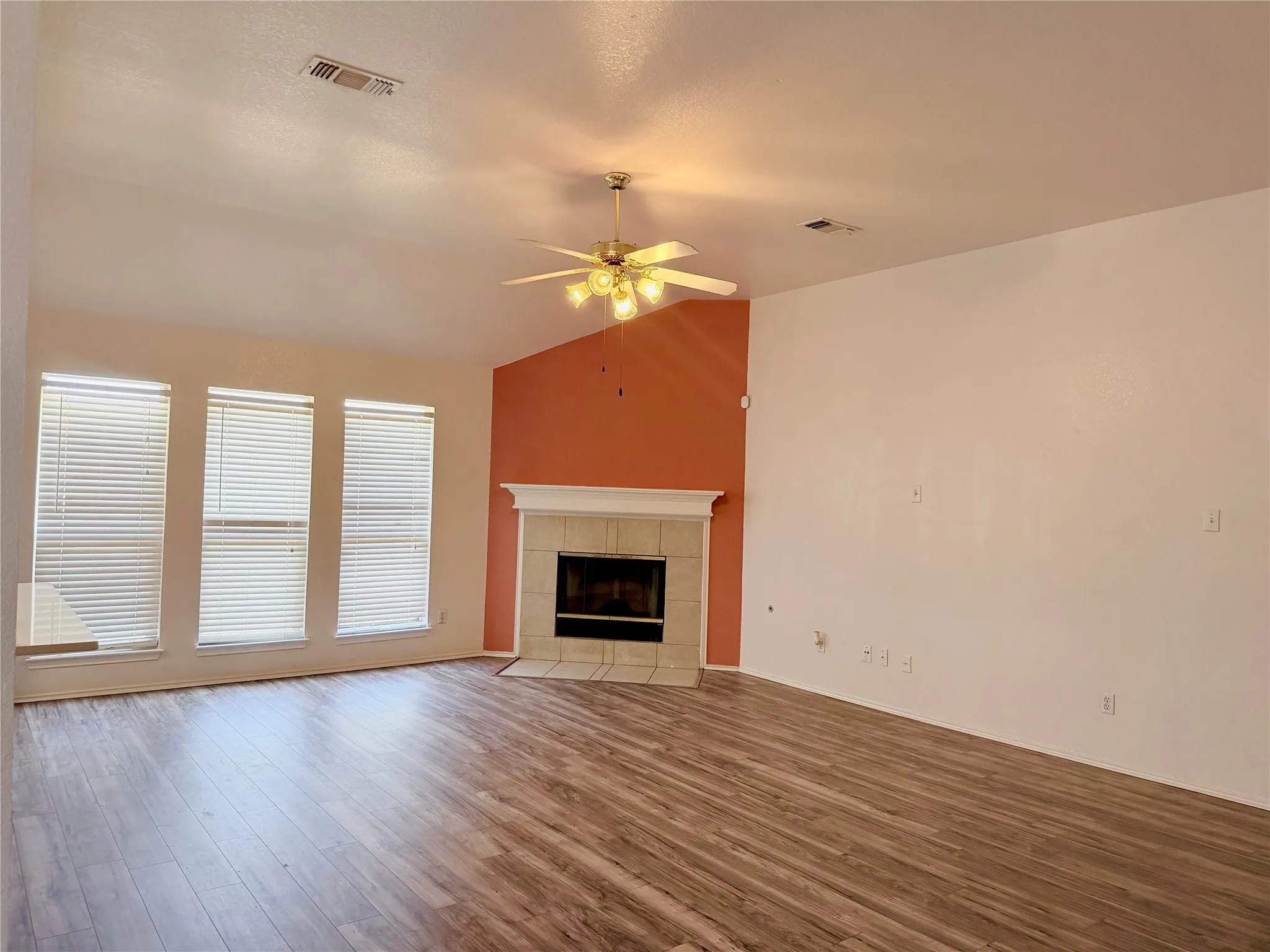 Single Family Residence For Rent in Tarrant County , 619 Douglas Drive, Mansfield, Texas 76063, 3 Bedroom, 2 Bathroom, 2 Garage spaces, 1,801 Sqft, built in 2001, mls#21365594, Real Estate Agent in Mansfield, Homes For Rent in Tarrant county, Homes For Rent in Mansfield, Realtor in Mansfield Texas, Real Estate Brokerage Independent Realty Texas, Luminita Cordes Realtor