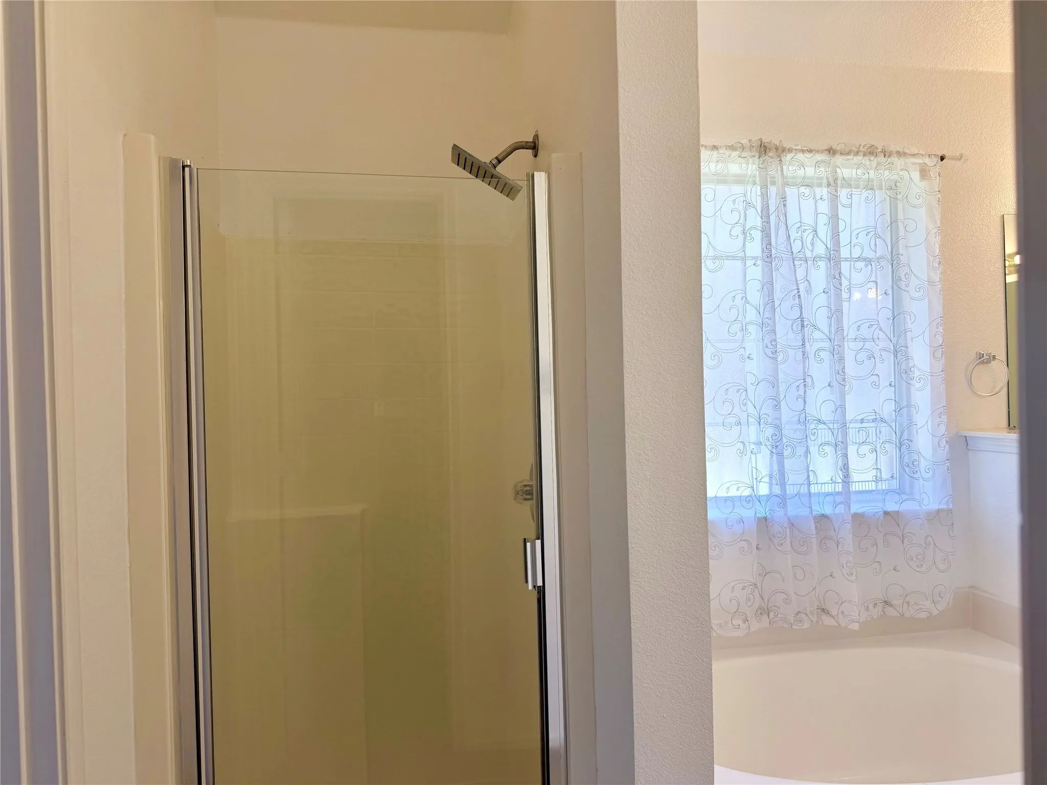 Single Family Residence For Rent in Tarrant County , 619 Douglas Drive, Mansfield, Texas 76063, 3 Bedroom, 2 Bathroom, 2 Garage spaces, 1,801 Sqft, built in 2001, mls#21365594, Real Estate Agent in Mansfield, Homes For Rent in Tarrant county, Homes For Rent in Mansfield, Realtor in Mansfield Texas, Real Estate Brokerage Independent Realty Texas, Luminita Cordes Realtor