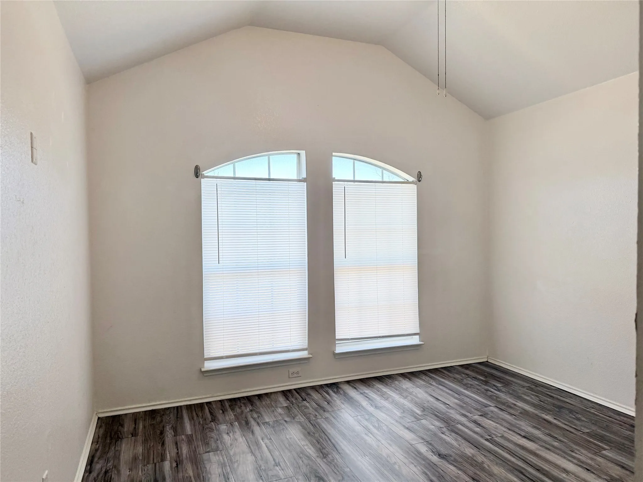 Single Family Residence For Rent in Tarrant County , 619 Douglas Drive, Mansfield, Texas 76063, 3 Bedroom, 2 Bathroom, 2 Garage spaces, 1,801 Sqft, built in 2001, mls#21365594, Real Estate Agent in Mansfield, Homes For Rent in Tarrant county, Homes For Rent in Mansfield, Realtor in Mansfield Texas, Real Estate Brokerage Independent Realty Texas, Luminita Cordes Realtor