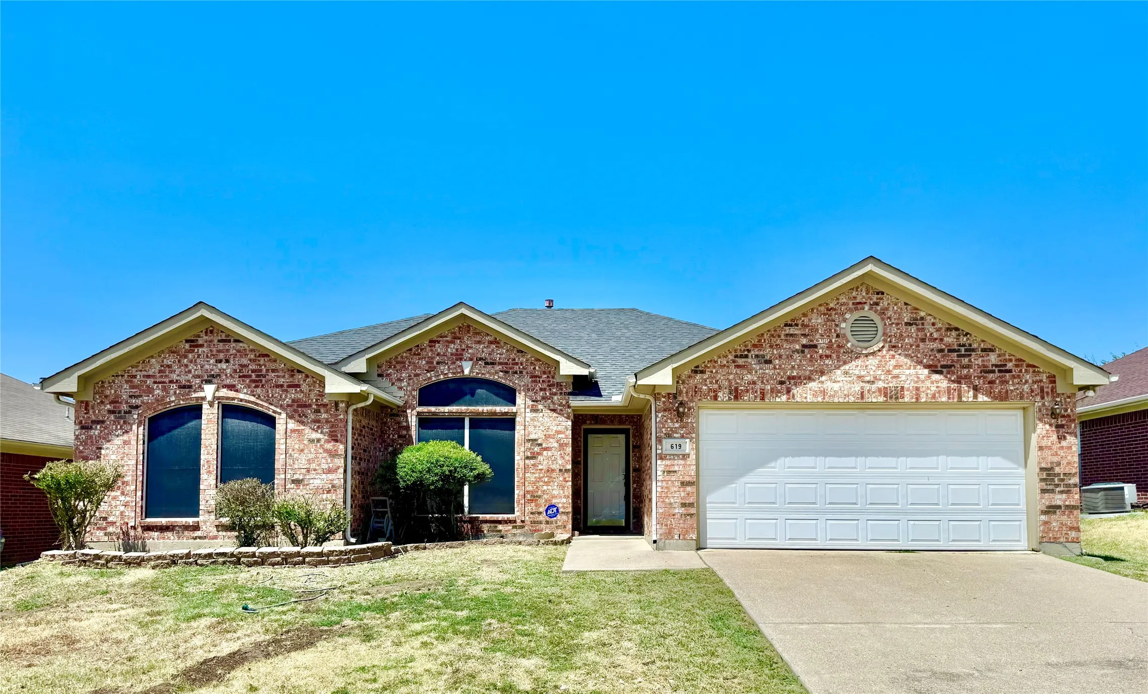 Single Family Residence For Rent in Tarrant County , 619 Douglas Drive, Mansfield, Texas 76063, 3 Bedroom, 2 Bathroom, 2 Garage spaces, 1,801 Sqft, built in 2001, mls#21365594, Real Estate Agent in Mansfield, Homes For Rent in Tarrant county, Homes For Rent in Mansfield, Realtor in Mansfield Texas, Real Estate Brokerage Independent Realty Texas, Luminita Cordes Realtor