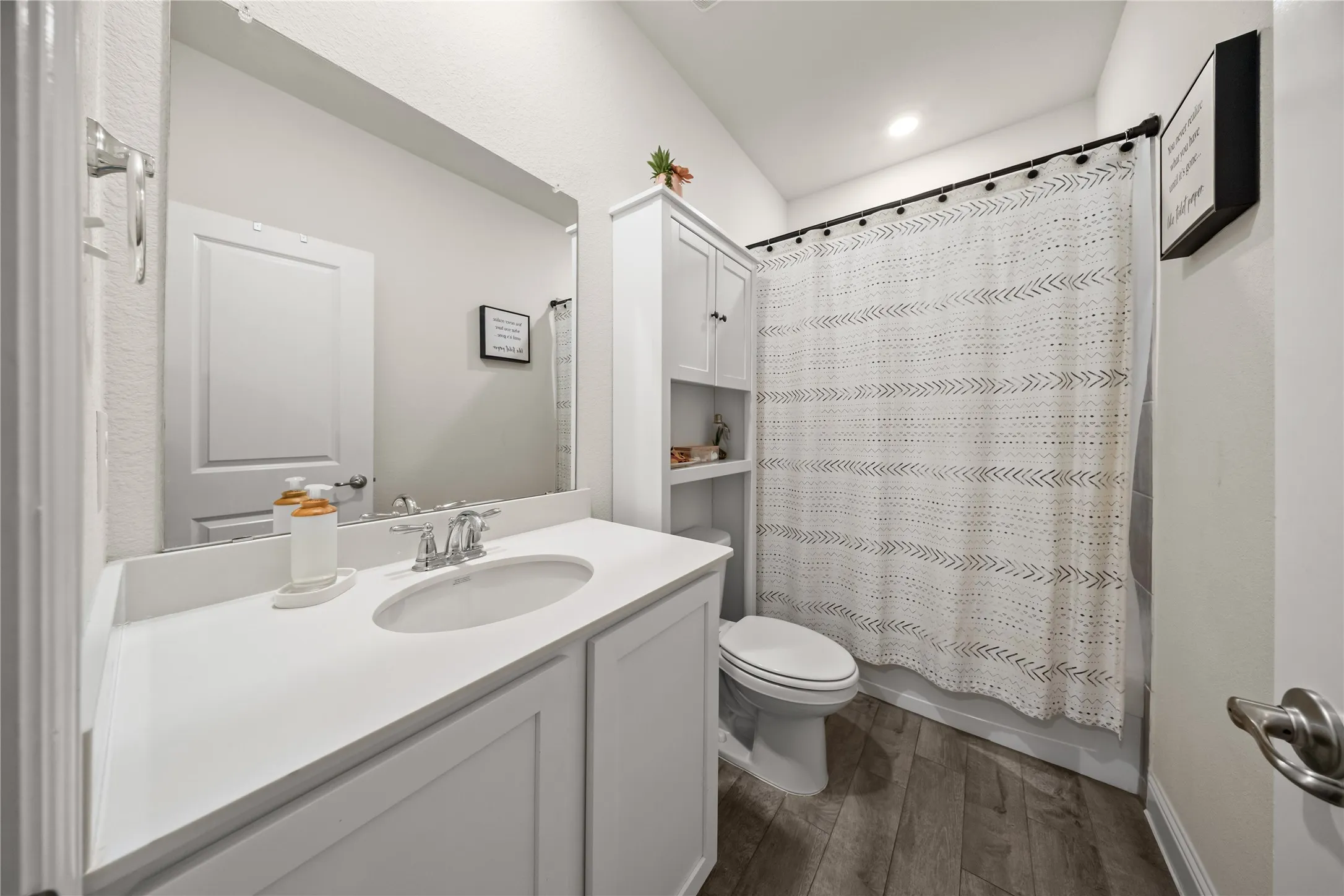 Single Family Residence For Rent in Denton County , 11025 Klondike Lane, Aubrey, Texas 76227, 3 Bedroom, 2 Bathroom, 2 Garage spaces, 1,503 Sqft, built in 2020, mls#21365596, Real Estate Agent in Aubrey, Homes For Rent in Denton county, Homes For Rent in Aubrey, Realtor in Aubrey Texas, Real Estate Brokerage Independent Realty Texas, Luminita Cordes Realtor