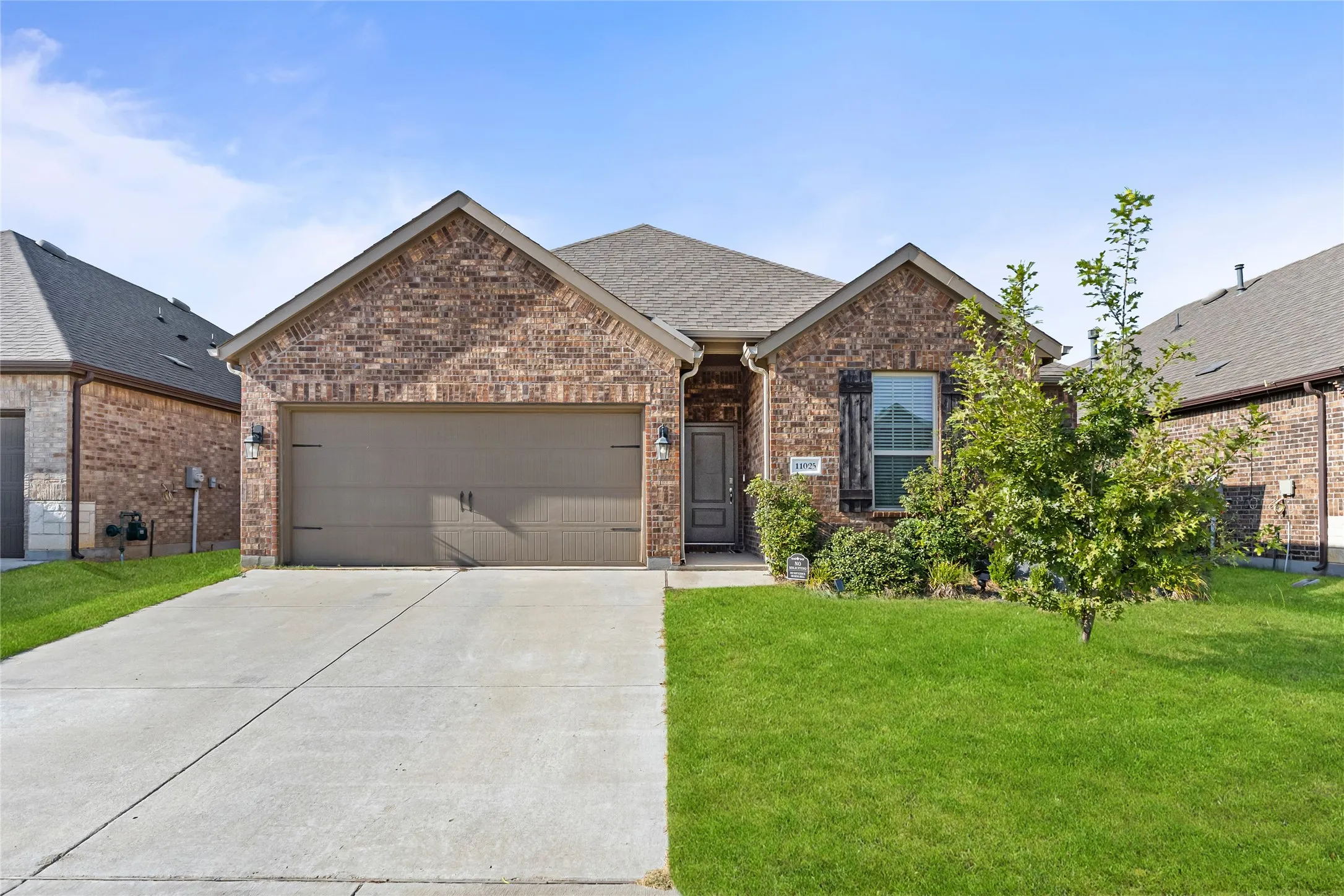 Single Family Residence For Rent in Denton County , 11025 Klondike Lane, Aubrey, Texas 76227, 3 Bedroom, 2 Bathroom, 2 Garage spaces, 1,503 Sqft, built in 2020, mls#21365596, Real Estate Agent in Aubrey, Homes For Rent in Denton county, Homes For Rent in Aubrey, Realtor in Aubrey Texas, Real Estate Brokerage Independent Realty Texas, Luminita Cordes Realtor