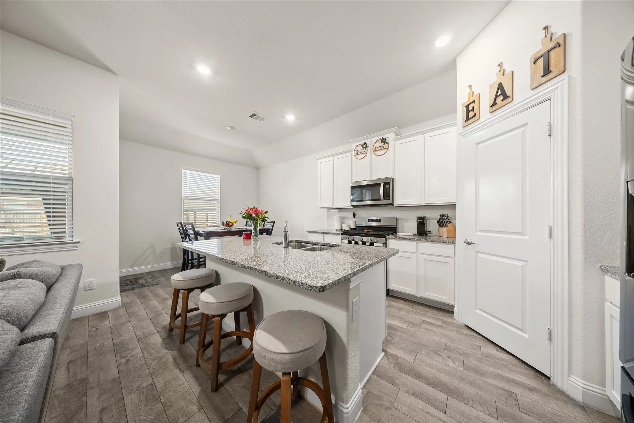 Single Family Residence For Rent in Denton County , 11025 Klondike Lane, Aubrey, Texas 76227, 3 Bedroom, 2 Bathroom, 2 Garage spaces, 1,503 Sqft, built in 2020, mls#21365596, Real Estate Agent in Aubrey, Homes For Rent in Denton county, Homes For Rent in Aubrey, Realtor in Aubrey Texas, Real Estate Brokerage Independent Realty Texas, Luminita Cordes Realtor
