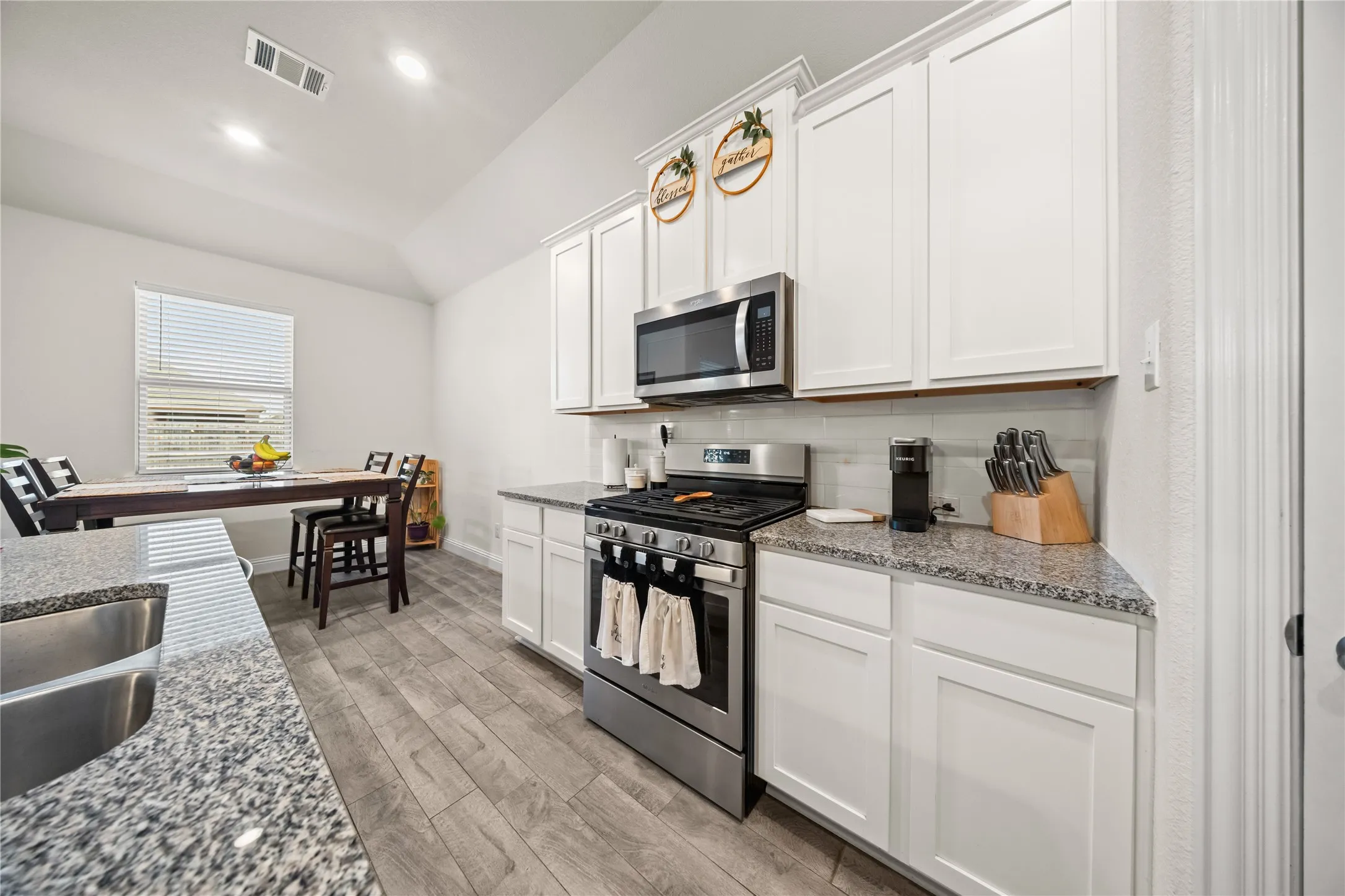 Single Family Residence For Rent in Denton County , 11025 Klondike Lane, Aubrey, Texas 76227, 3 Bedroom, 2 Bathroom, 2 Garage spaces, 1,503 Sqft, built in 2020, mls#21365596, Real Estate Agent in Aubrey, Homes For Rent in Denton county, Homes For Rent in Aubrey, Realtor in Aubrey Texas, Real Estate Brokerage Independent Realty Texas, Luminita Cordes Realtor