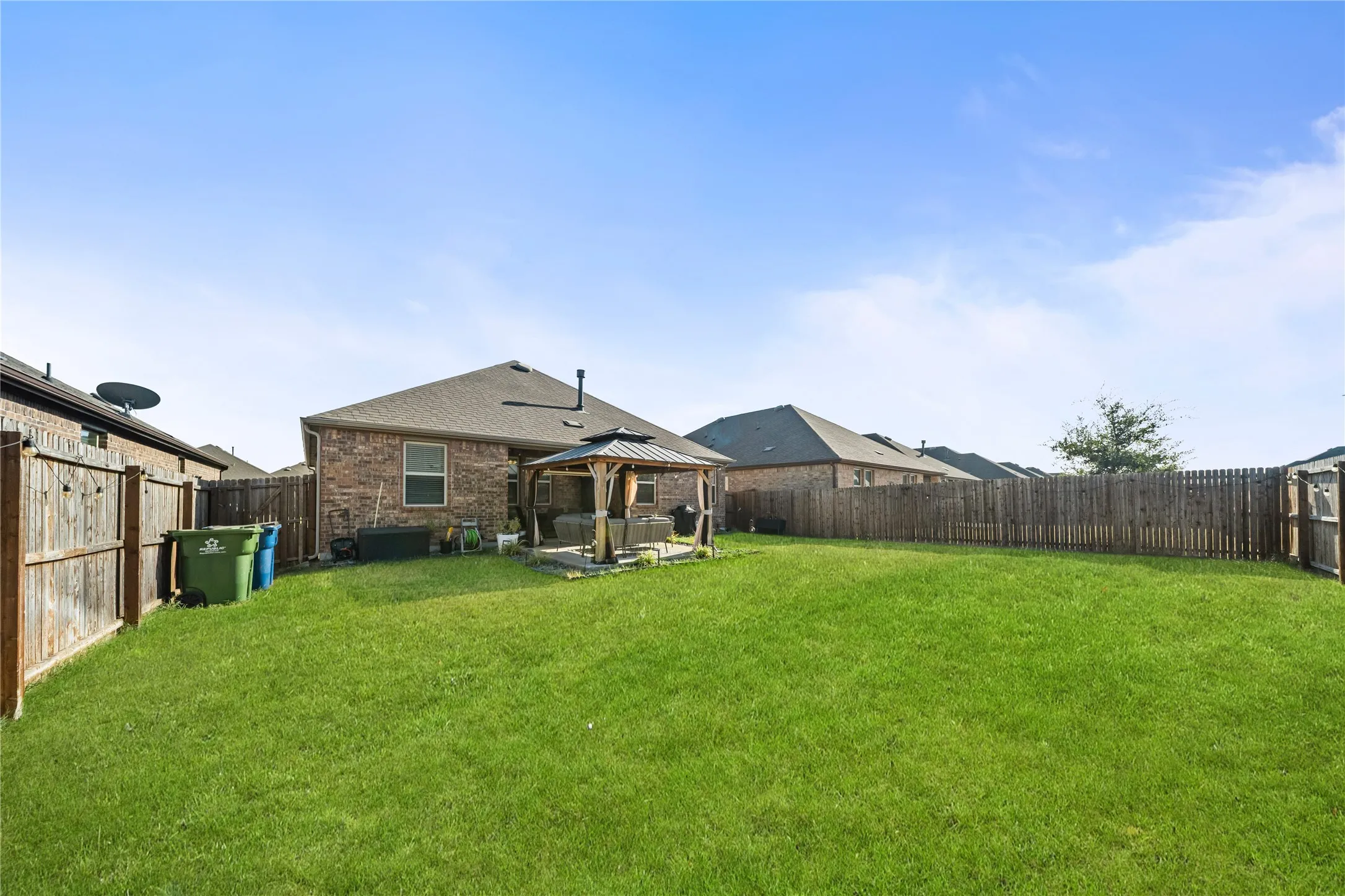 Single Family Residence For Rent in Denton County , 11025 Klondike Lane, Aubrey, Texas 76227, 3 Bedroom, 2 Bathroom, 2 Garage spaces, 1,503 Sqft, built in 2020, mls#21365596, Real Estate Agent in Aubrey, Homes For Rent in Denton county, Homes For Rent in Aubrey, Realtor in Aubrey Texas, Real Estate Brokerage Independent Realty Texas, Luminita Cordes Realtor