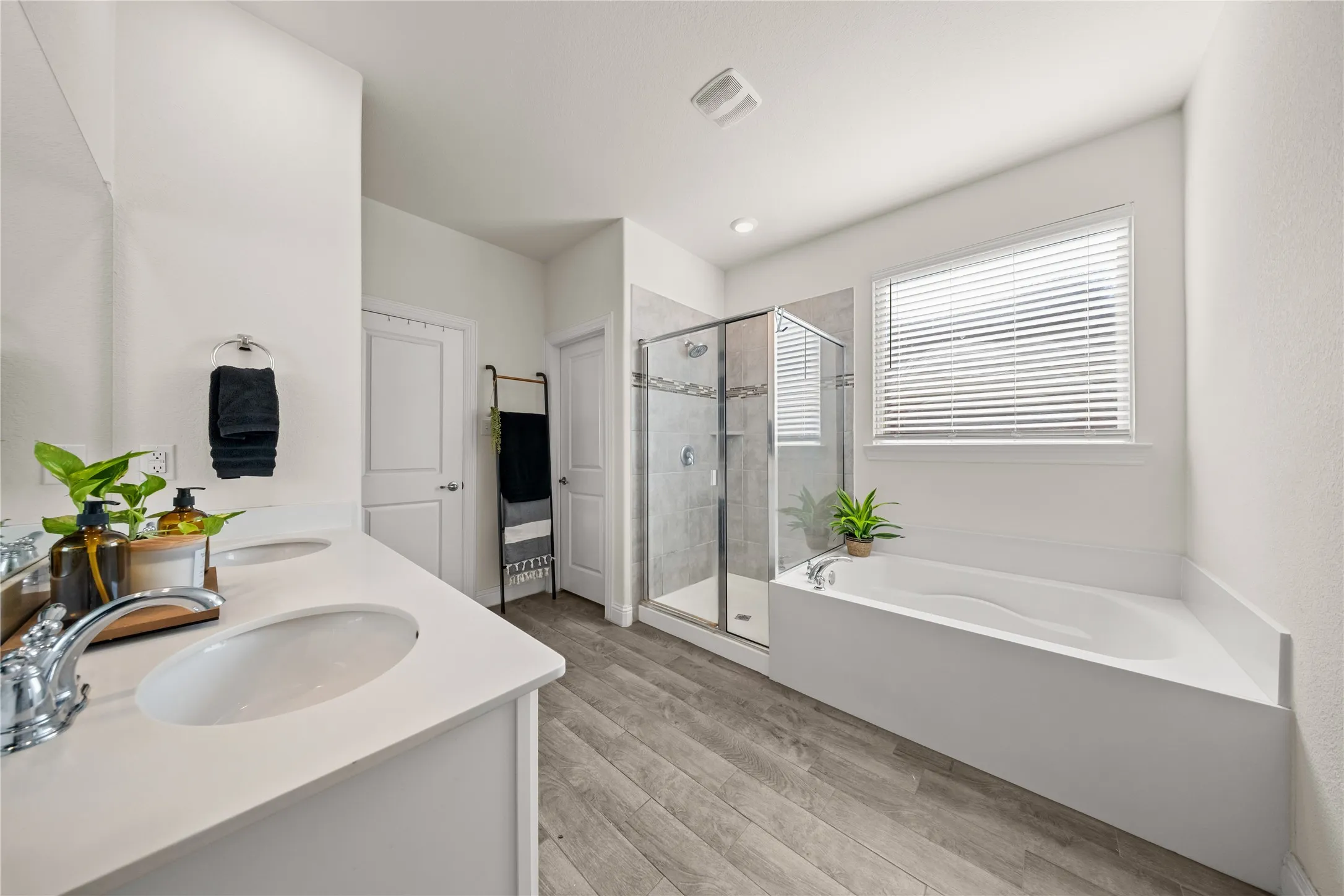 Single Family Residence For Rent in Denton County , 11025 Klondike Lane, Aubrey, Texas 76227, 3 Bedroom, 2 Bathroom, 2 Garage spaces, 1,503 Sqft, built in 2020, mls#21365596, Real Estate Agent in Aubrey, Homes For Rent in Denton county, Homes For Rent in Aubrey, Realtor in Aubrey Texas, Real Estate Brokerage Independent Realty Texas, Luminita Cordes Realtor