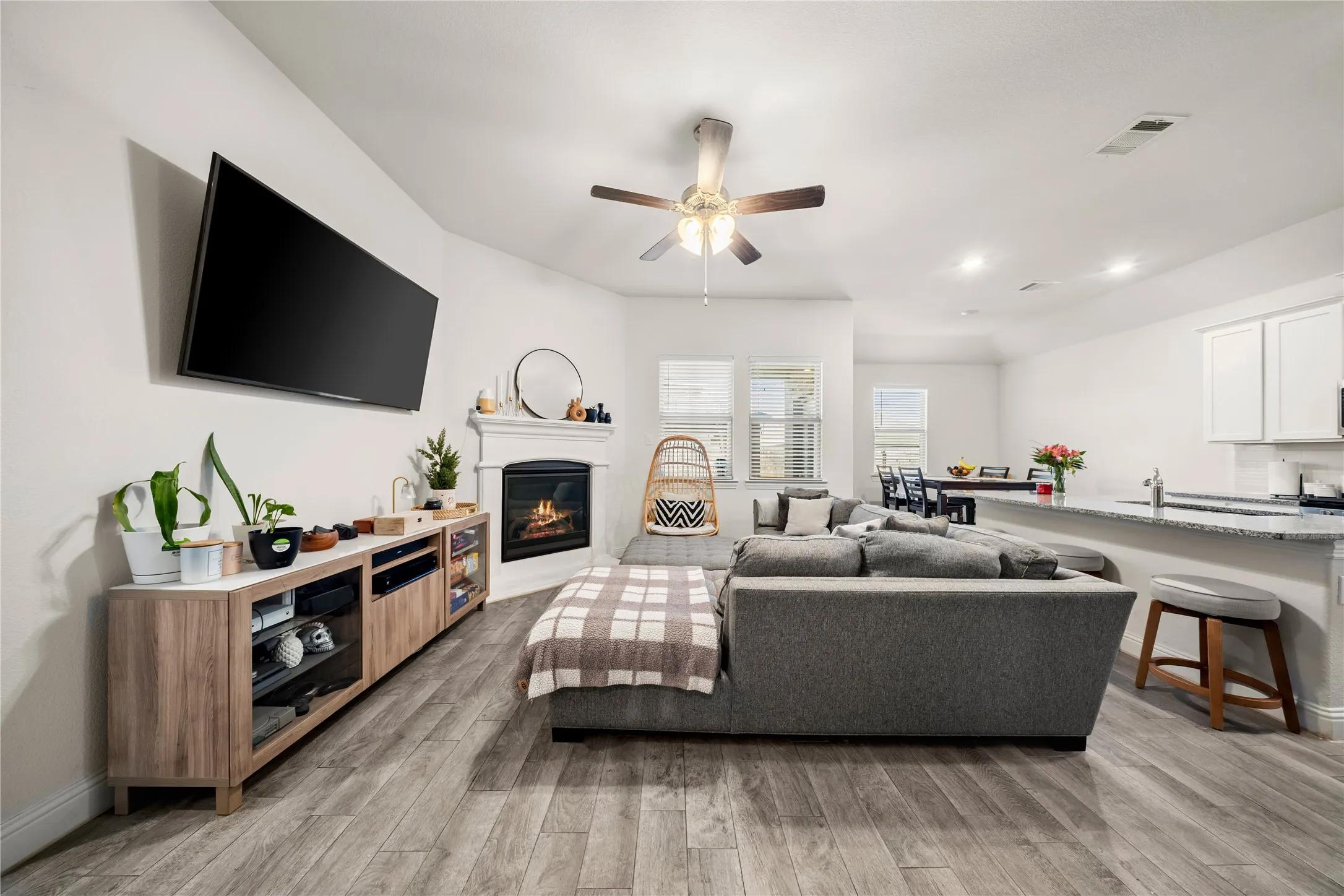 Single Family Residence For Rent in Denton County , 11025 Klondike Lane, Aubrey, Texas 76227, 3 Bedroom, 2 Bathroom, 2 Garage spaces, 1,503 Sqft, built in 2020, mls#21365596, Real Estate Agent in Aubrey, Homes For Rent in Denton county, Homes For Rent in Aubrey, Realtor in Aubrey Texas, Real Estate Brokerage Independent Realty Texas, Luminita Cordes Realtor