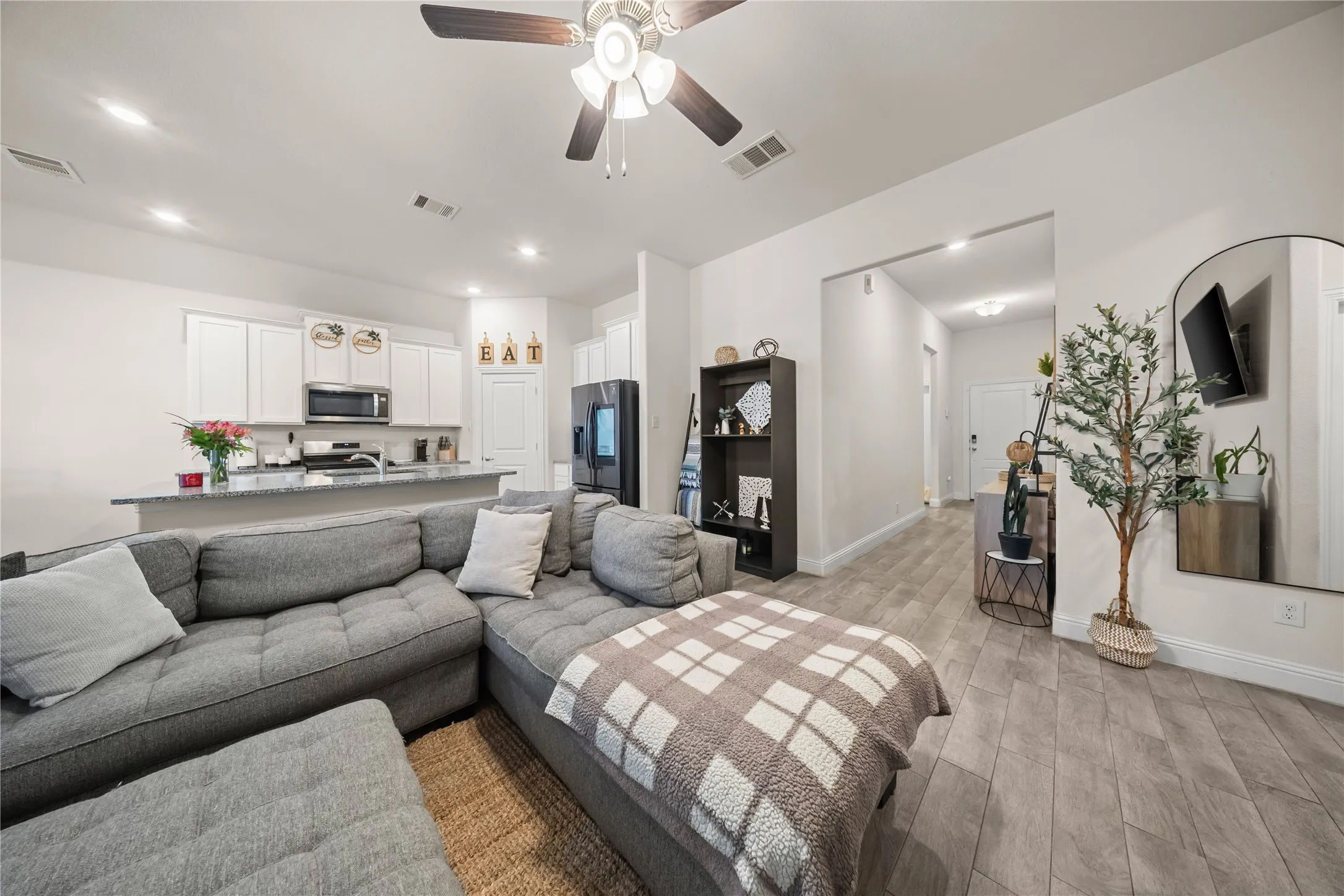 Single Family Residence For Rent in Denton County , 11025 Klondike Lane, Aubrey, Texas 76227, 3 Bedroom, 2 Bathroom, 2 Garage spaces, 1,503 Sqft, built in 2020, mls#21365596, Real Estate Agent in Aubrey, Homes For Rent in Denton county, Homes For Rent in Aubrey, Realtor in Aubrey Texas, Real Estate Brokerage Independent Realty Texas, Luminita Cordes Realtor