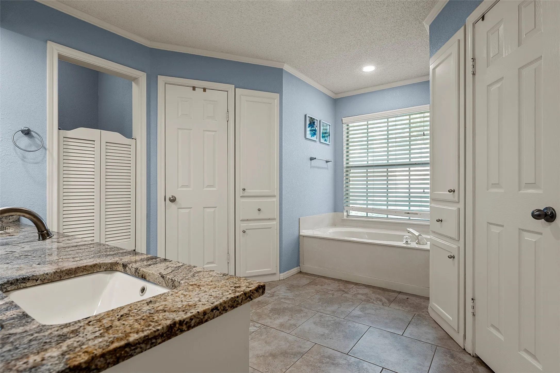 Single Family Residence For Sale in Mc Lennan County , 1119 Western Ridge Drive, Waco, Texas 76712, 3 Bedroom, 3 Bathroom, 2 Garage spaces, 2,397 Sqft, built in 1992, mls#21365042, Real Estate Agent in Waco, Homes For Sale in Mc Lennan county, Homes For Sale in Waco, Realtor in Waco Texas, Real Estate Brokerage Independent Realty Texas, Luminita Cordes Realtor