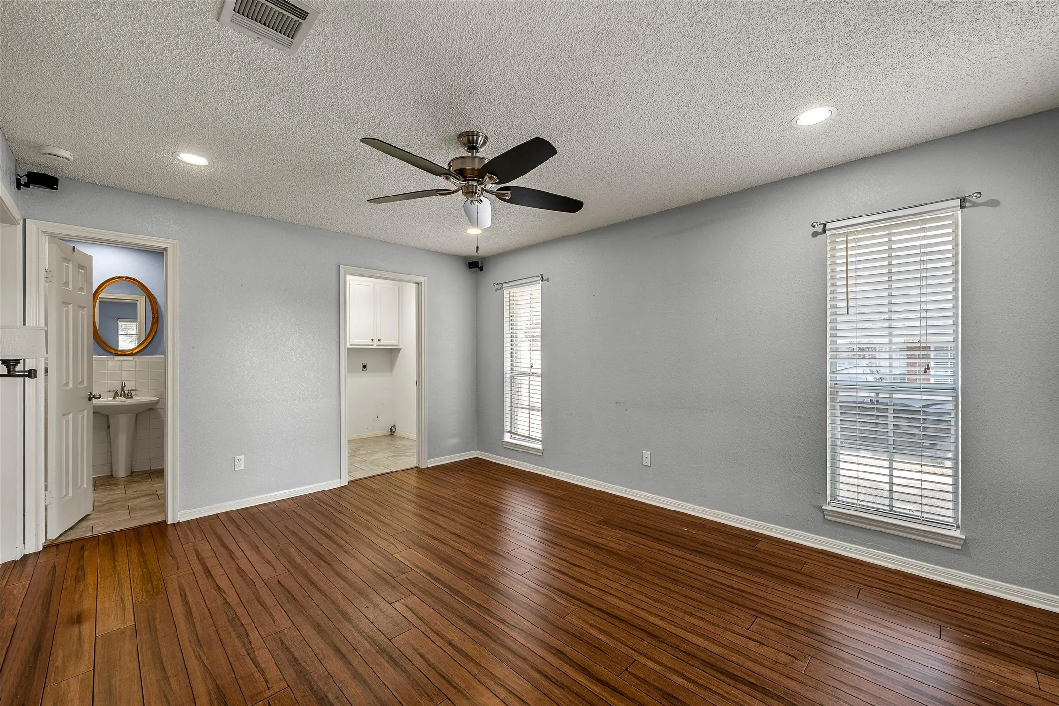 Single Family Residence For Sale in Mc Lennan County , 1119 Western Ridge Drive, Waco, Texas 76712, 3 Bedroom, 3 Bathroom, 2 Garage spaces, 2,397 Sqft, built in 1992, mls#21365042, Real Estate Agent in Waco, Homes For Sale in Mc Lennan county, Homes For Sale in Waco, Realtor in Waco Texas, Real Estate Brokerage Independent Realty Texas, Luminita Cordes Realtor