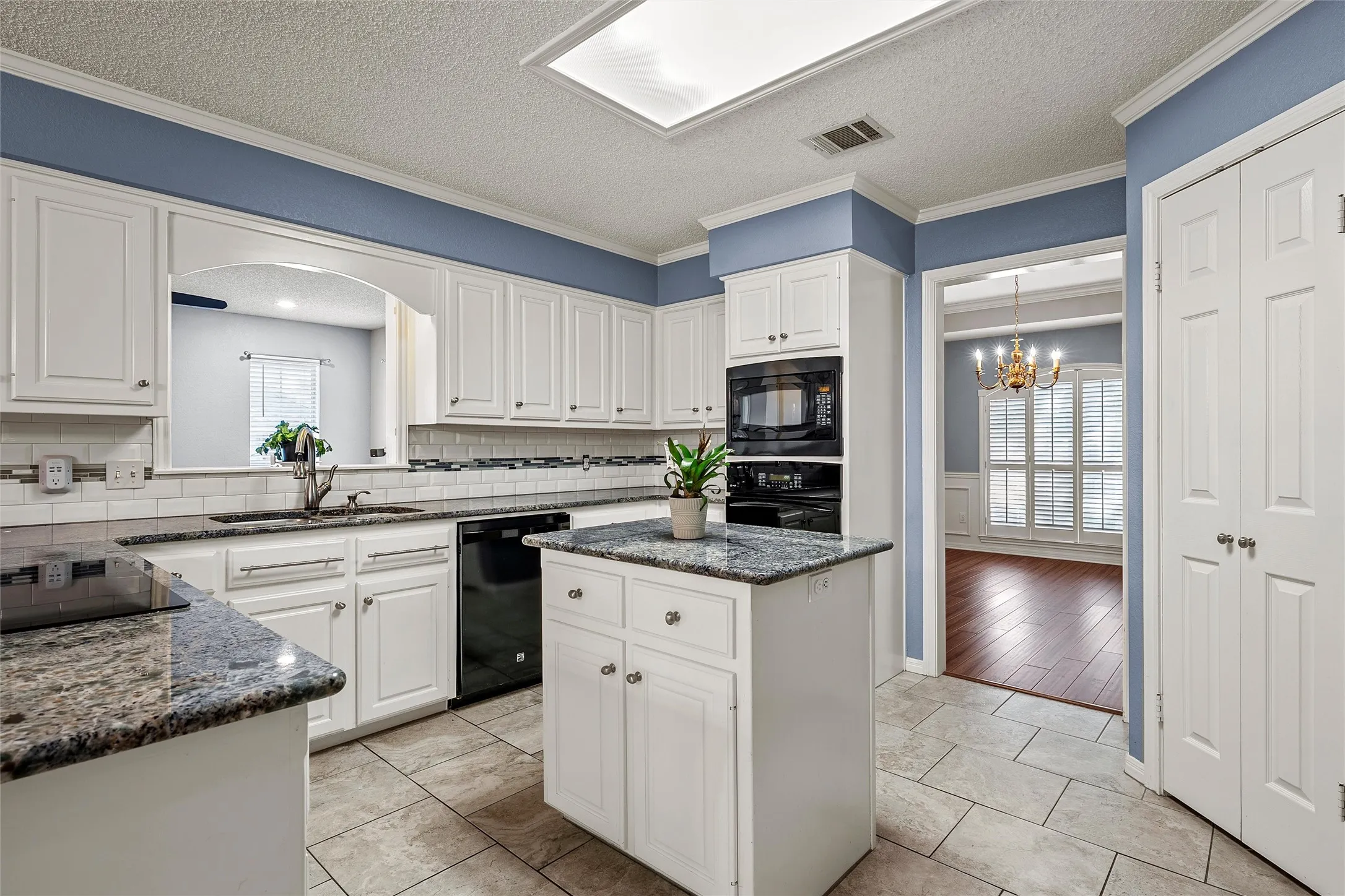 Single Family Residence For Sale in Mc Lennan County , 1119 Western Ridge Drive, Waco, Texas 76712, 3 Bedroom, 3 Bathroom, 2 Garage spaces, 2,397 Sqft, built in 1992, mls#21365042, Real Estate Agent in Waco, Homes For Sale in Mc Lennan county, Homes For Sale in Waco, Realtor in Waco Texas, Real Estate Brokerage Independent Realty Texas, Luminita Cordes Realtor