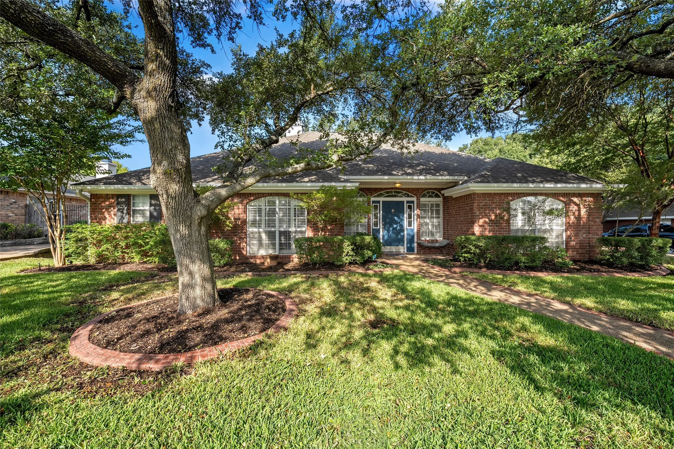 Single Family Residence For Sale in Mc Lennan County , 1119 Western Ridge Drive, Waco, Texas 76712, 3 Bedroom, 3 Bathroom, 2 Garage spaces, 2,397 Sqft, built in 1992, mls#21365042, Real Estate Agent in Waco, Homes For Sale in Mc Lennan county, Homes For Sale in Waco, Realtor in Waco Texas, Real Estate Brokerage Independent Realty Texas, Luminita Cordes Realtor