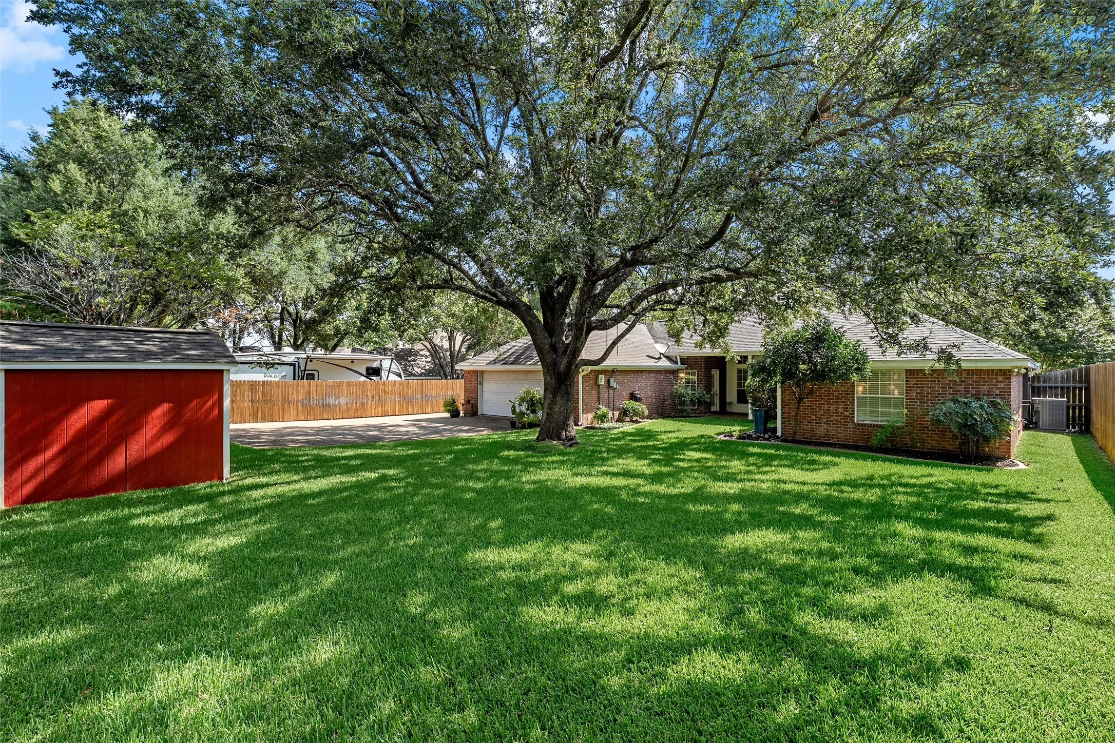 Single Family Residence For Sale in Mc Lennan County , 1119 Western Ridge Drive, Waco, Texas 76712, 3 Bedroom, 3 Bathroom, 2 Garage spaces, 2,397 Sqft, built in 1992, mls#21365042, Real Estate Agent in Waco, Homes For Sale in Mc Lennan county, Homes For Sale in Waco, Realtor in Waco Texas, Real Estate Brokerage Independent Realty Texas, Luminita Cordes Realtor