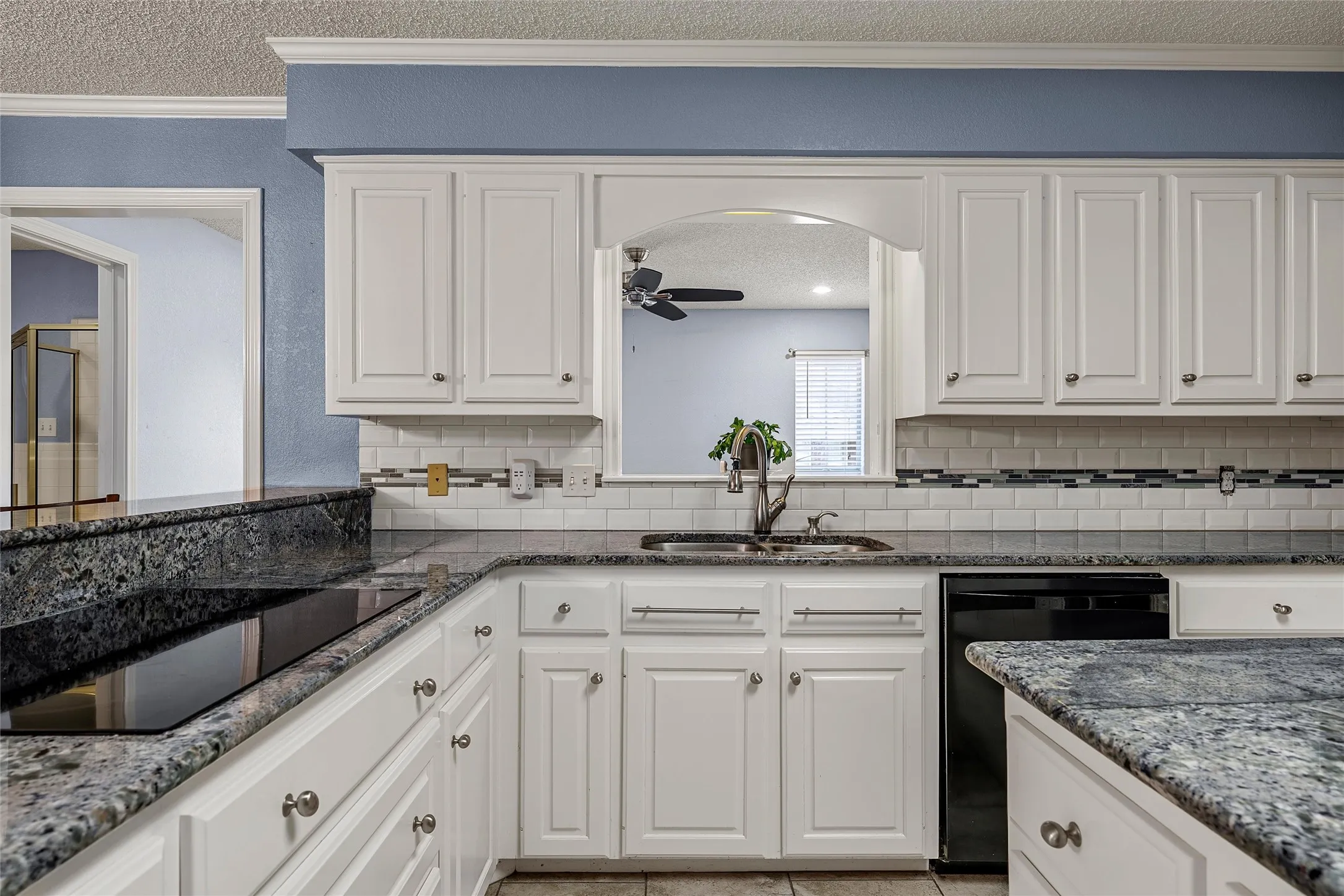 Single Family Residence For Sale in Mc Lennan County , 1119 Western Ridge Drive, Waco, Texas 76712, 3 Bedroom, 3 Bathroom, 2 Garage spaces, 2,397 Sqft, built in 1992, mls#21365042, Real Estate Agent in Waco, Homes For Sale in Mc Lennan county, Homes For Sale in Waco, Realtor in Waco Texas, Real Estate Brokerage Independent Realty Texas, Luminita Cordes Realtor