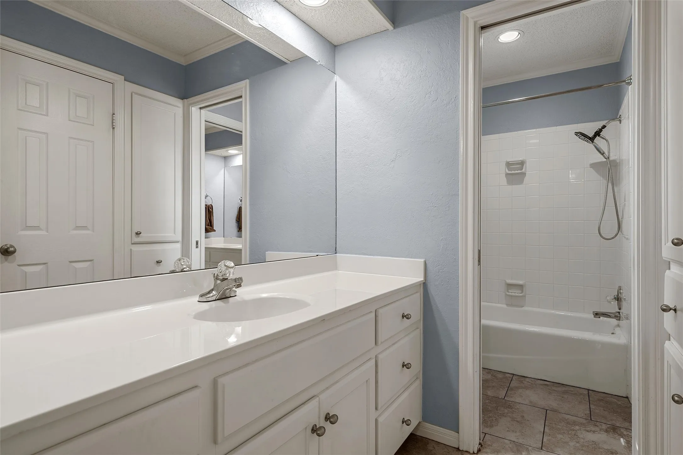 Single Family Residence For Sale in Mc Lennan County , 1119 Western Ridge Drive, Waco, Texas 76712, 3 Bedroom, 3 Bathroom, 2 Garage spaces, 2,397 Sqft, built in 1992, mls#21365042, Real Estate Agent in Waco, Homes For Sale in Mc Lennan county, Homes For Sale in Waco, Realtor in Waco Texas, Real Estate Brokerage Independent Realty Texas, Luminita Cordes Realtor