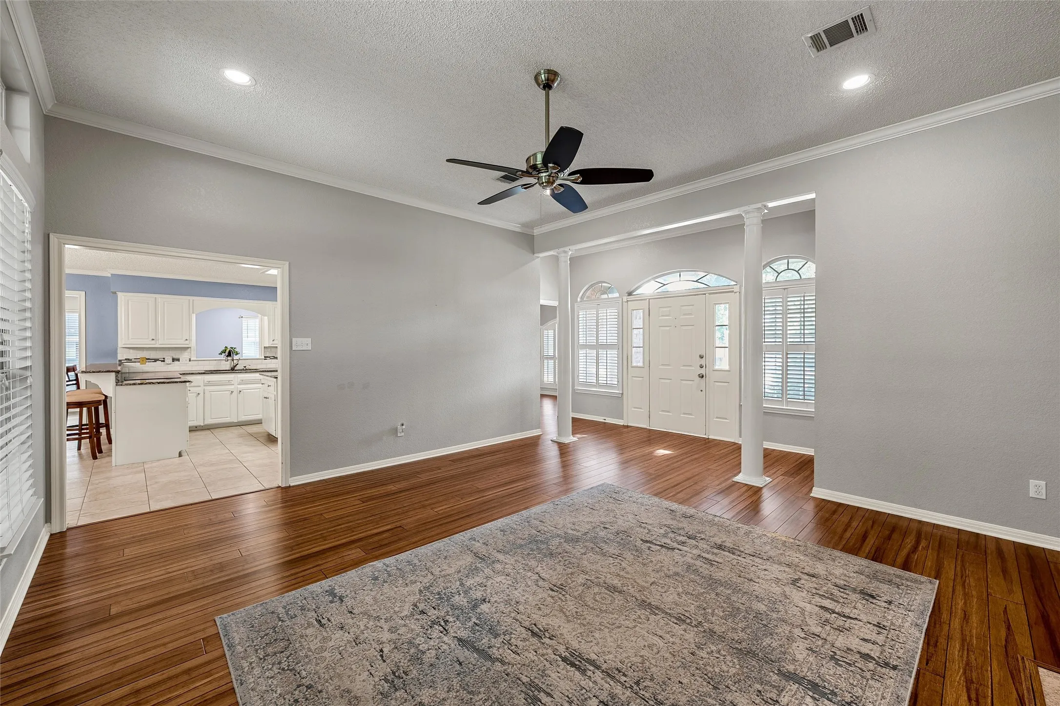 Single Family Residence For Sale in Mc Lennan County , 1119 Western Ridge Drive, Waco, Texas 76712, 3 Bedroom, 3 Bathroom, 2 Garage spaces, 2,397 Sqft, built in 1992, mls#21365042, Real Estate Agent in Waco, Homes For Sale in Mc Lennan county, Homes For Sale in Waco, Realtor in Waco Texas, Real Estate Brokerage Independent Realty Texas, Luminita Cordes Realtor